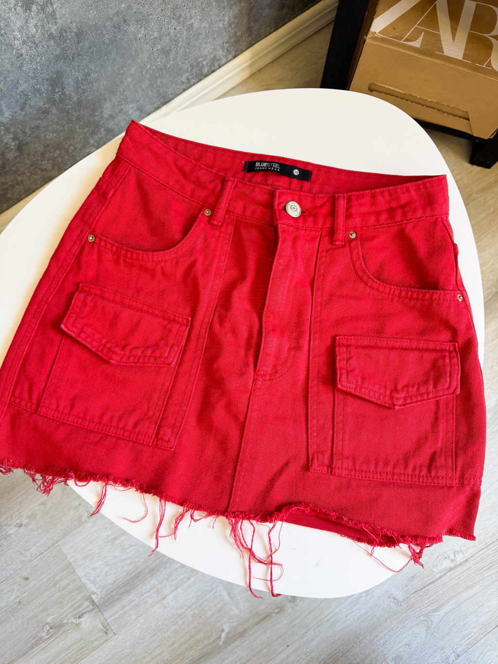 Pollera roja con bolsillos