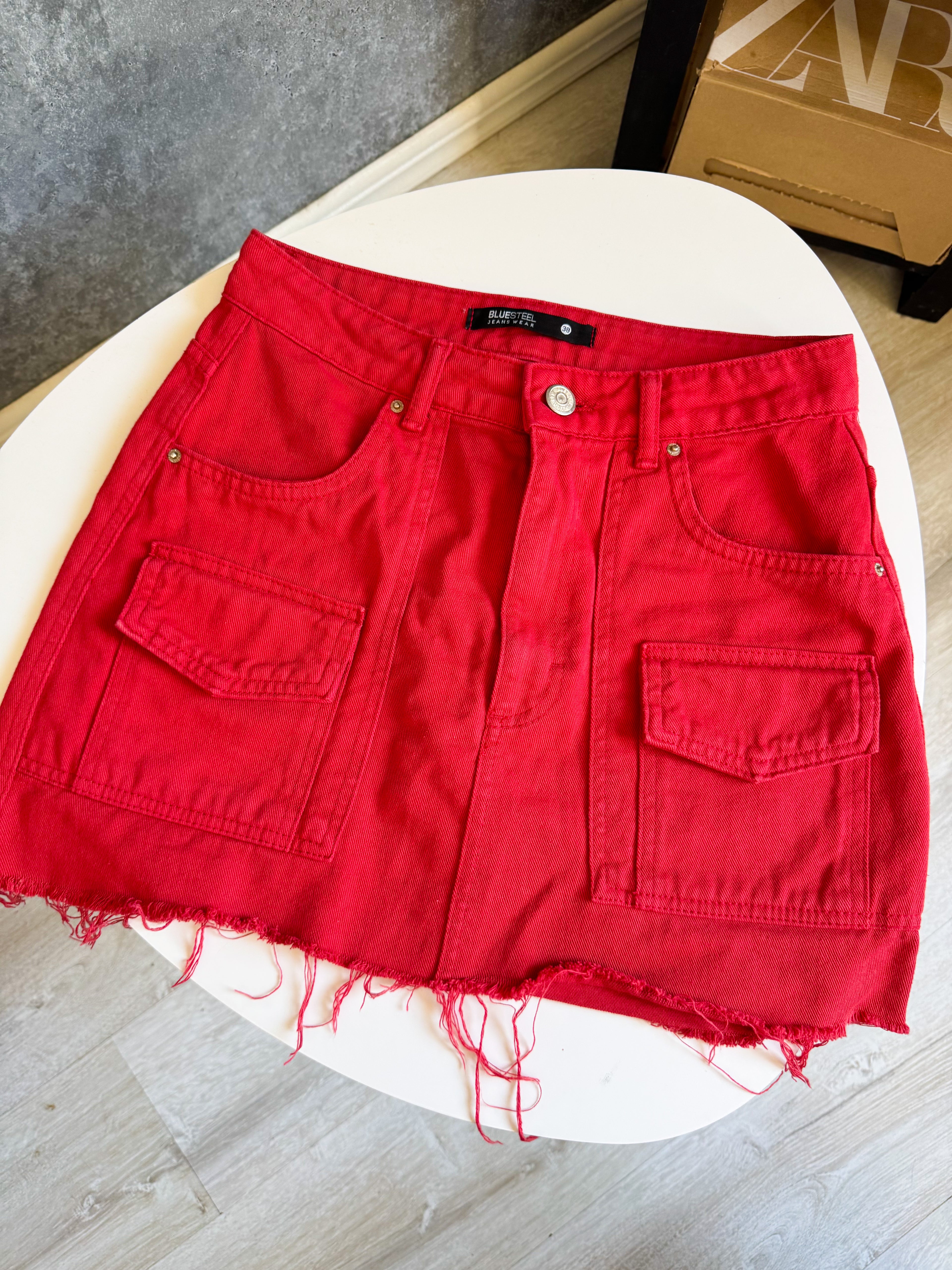 Pollera roja con bolsillos