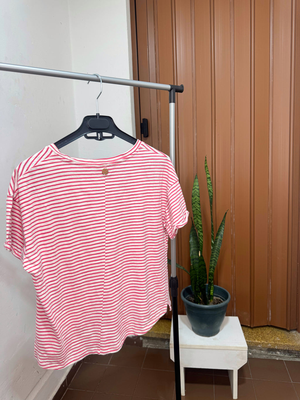 Remera a rayas rosada