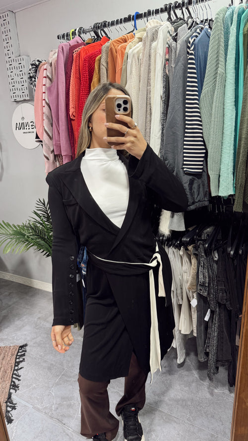 Blazer negro largo con lazo