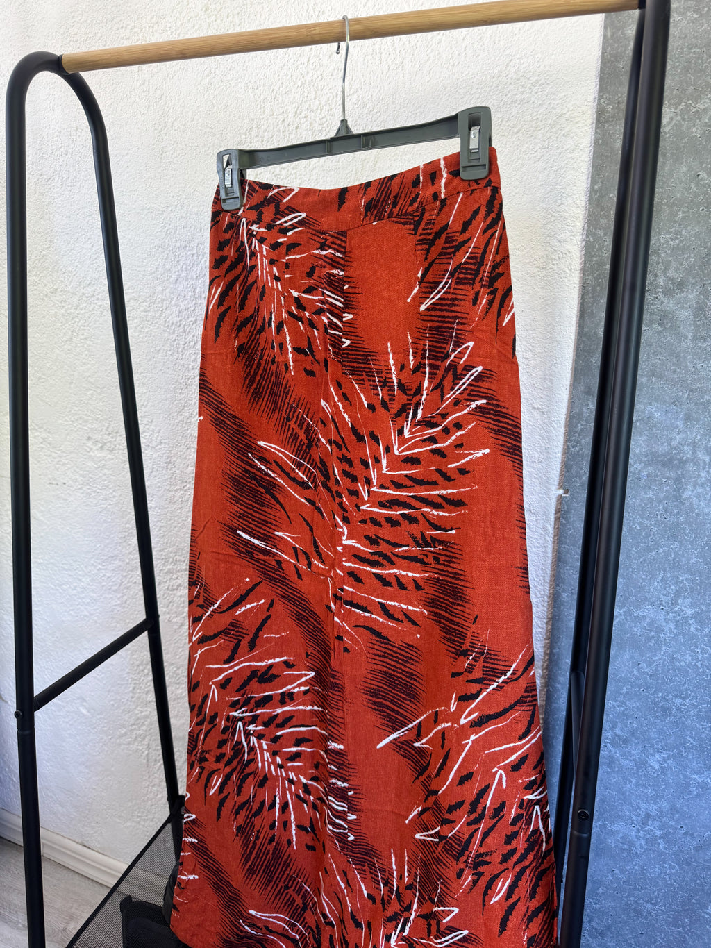 Pollera larga naranja con botones delanteros