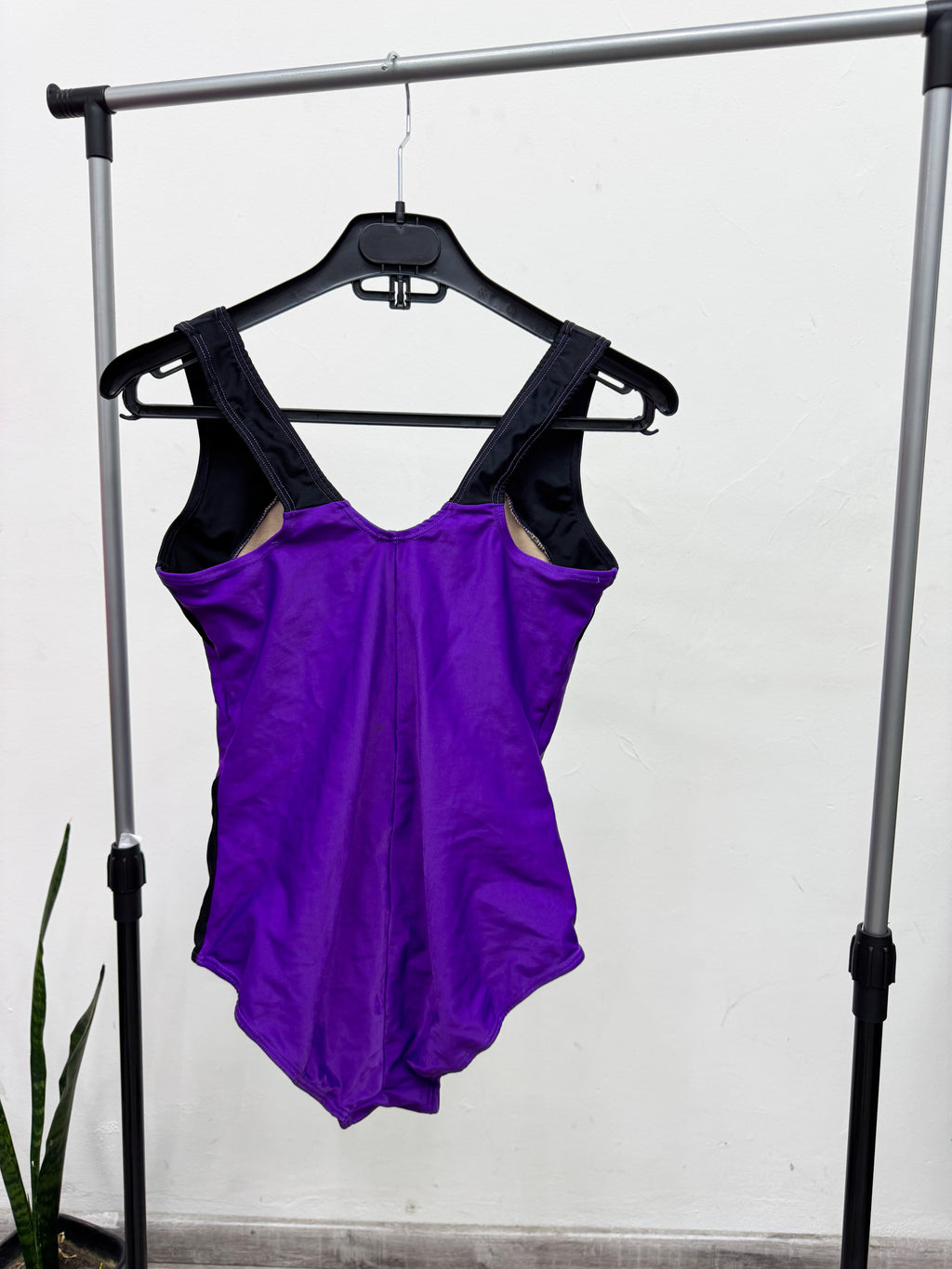 Malla enteriza violeta y negro