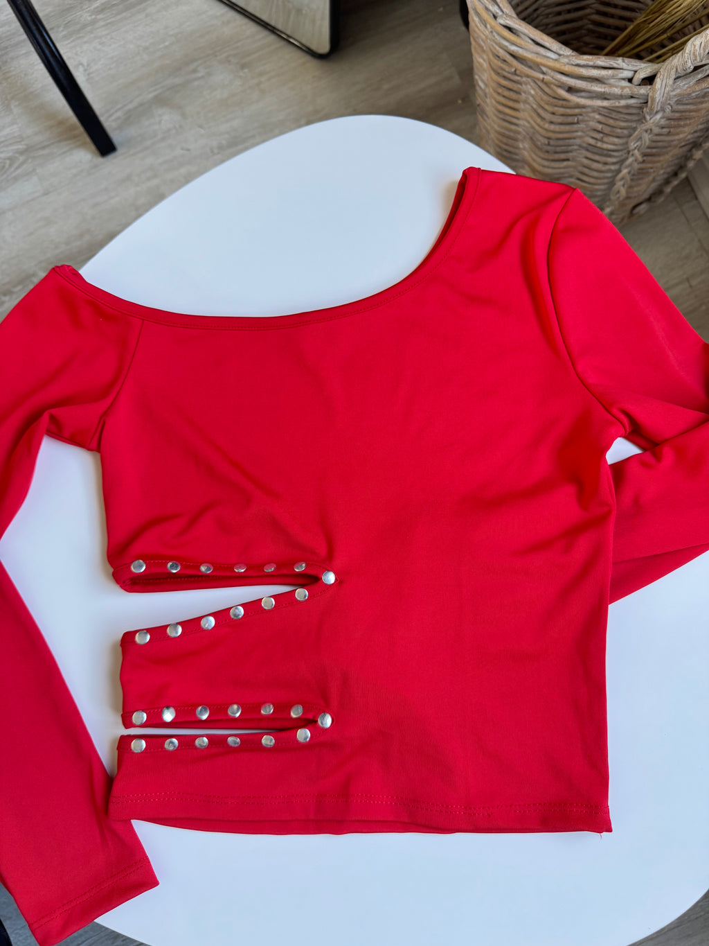 Top rojo manga larga con tachas