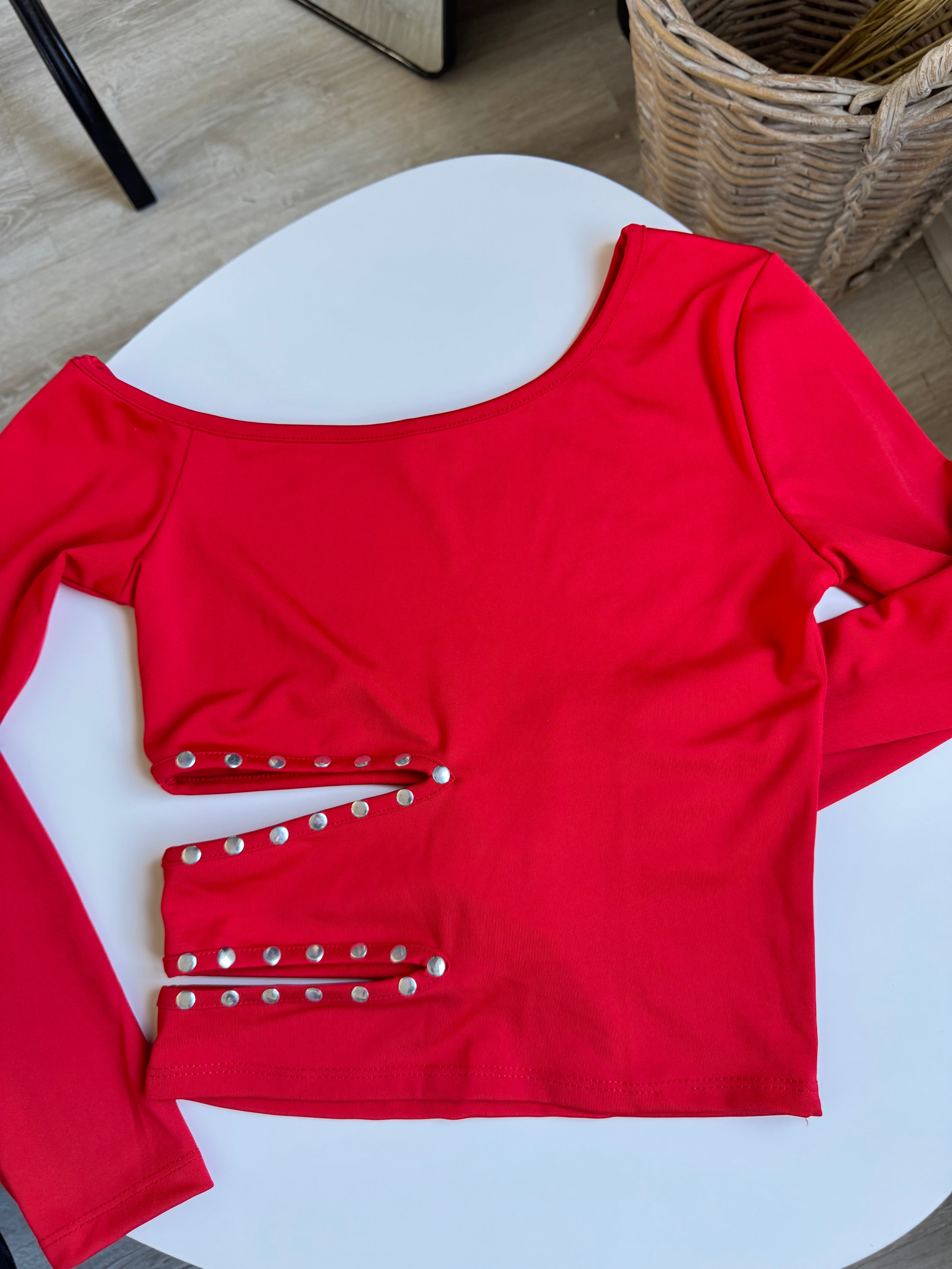 Top rojo manga larga con tachas