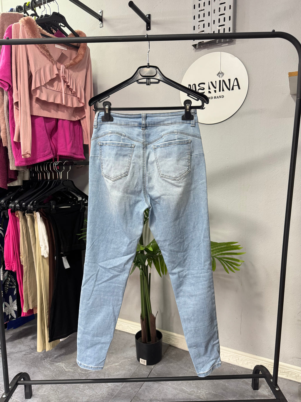 Jean con roturas al cuerpo