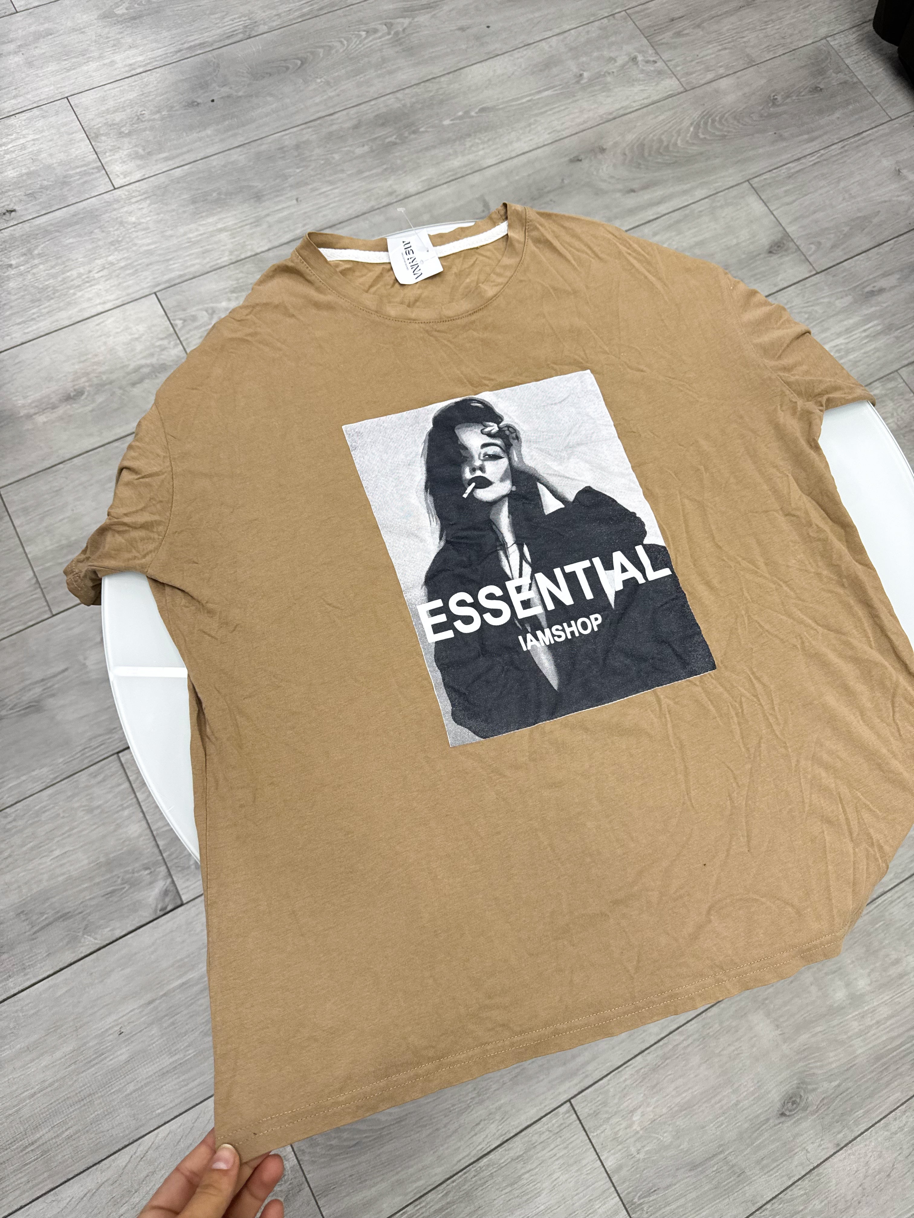 Remera ESSENTIAL marrón talle L