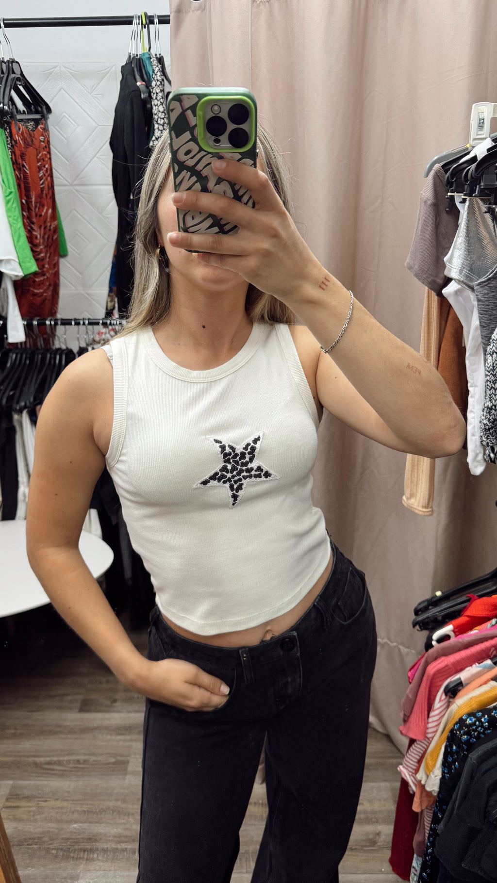 Top blanco con estrella