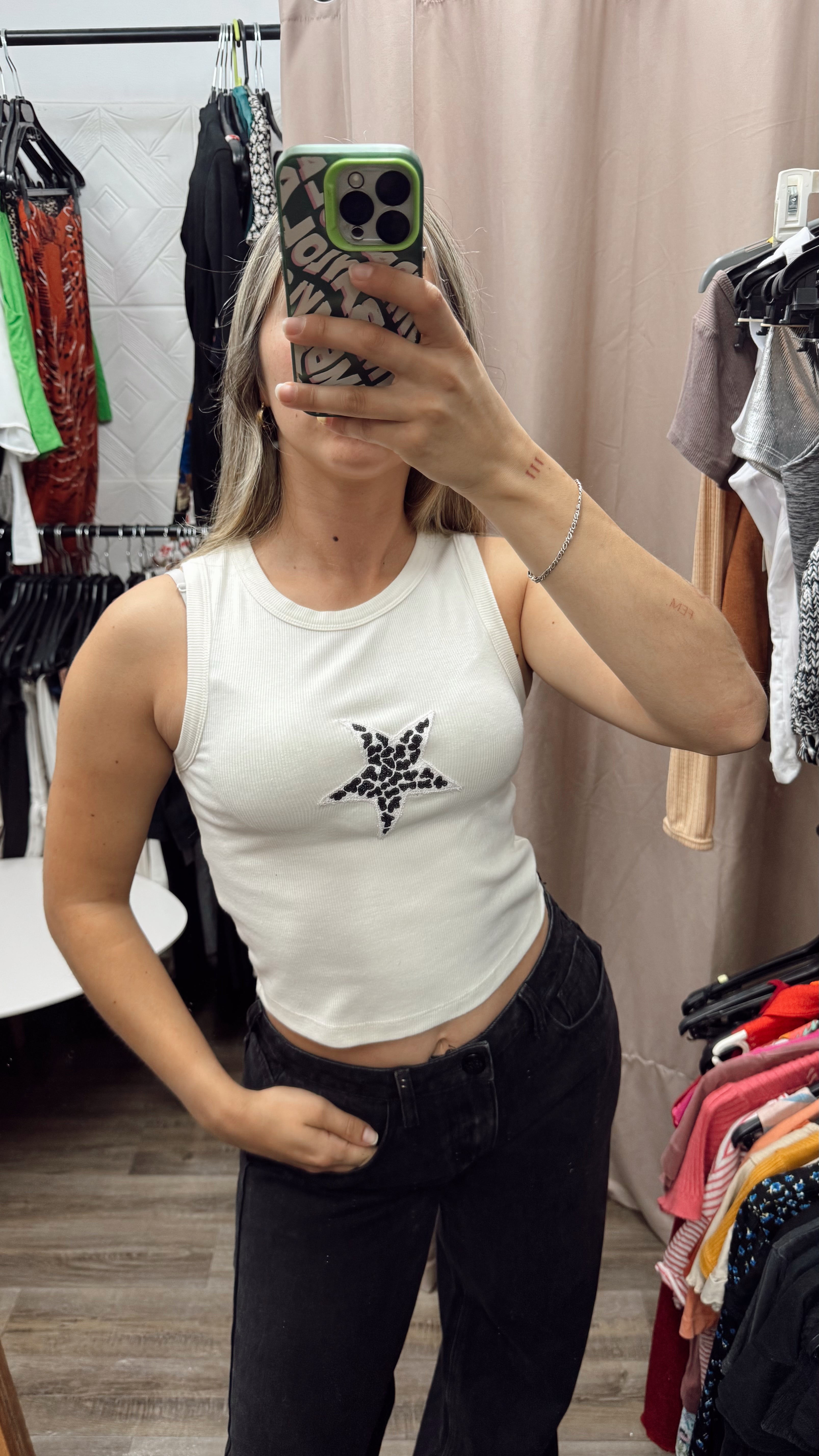 Top blanco con estrella