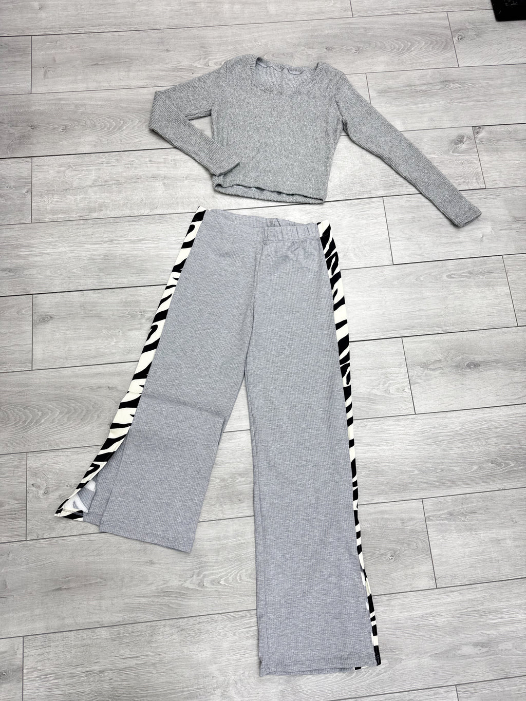 NUEVO Conjunto gris cebra pantalón + básica de lanilla