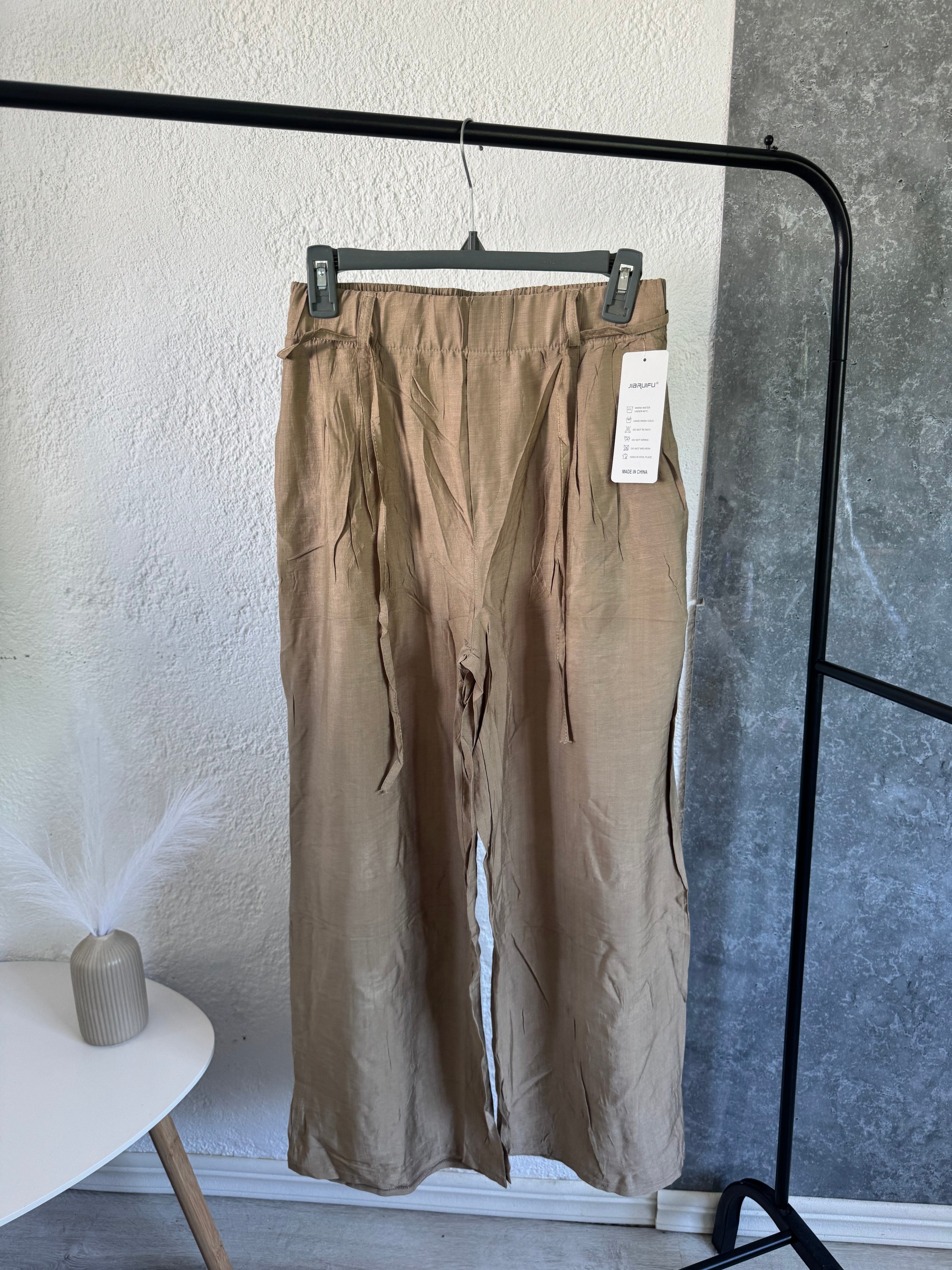 Pantalón NUEVO fresco color verde claro