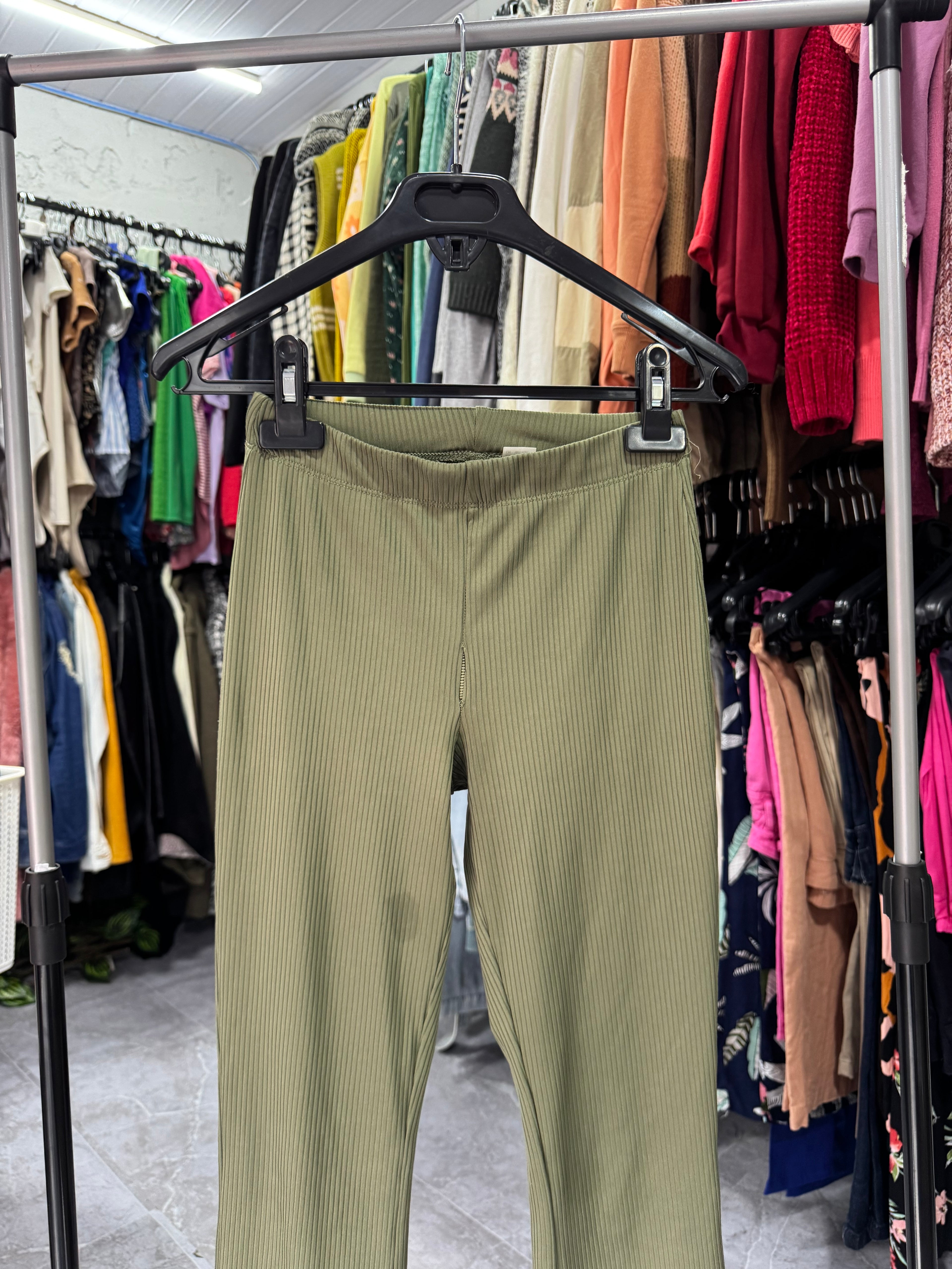 Pantalón/calza verde aceituna alicrada