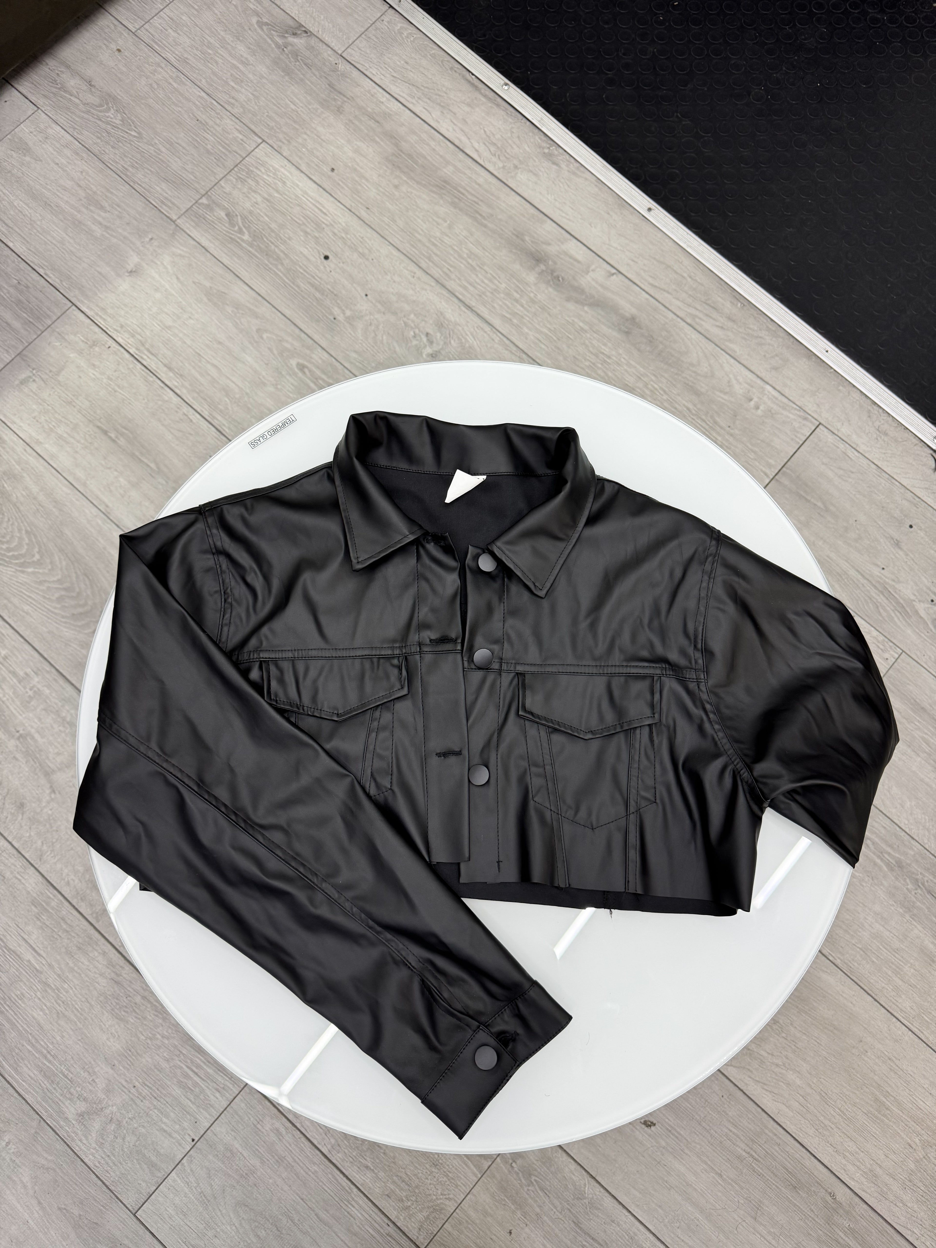 Chaqueta eco cuero corta