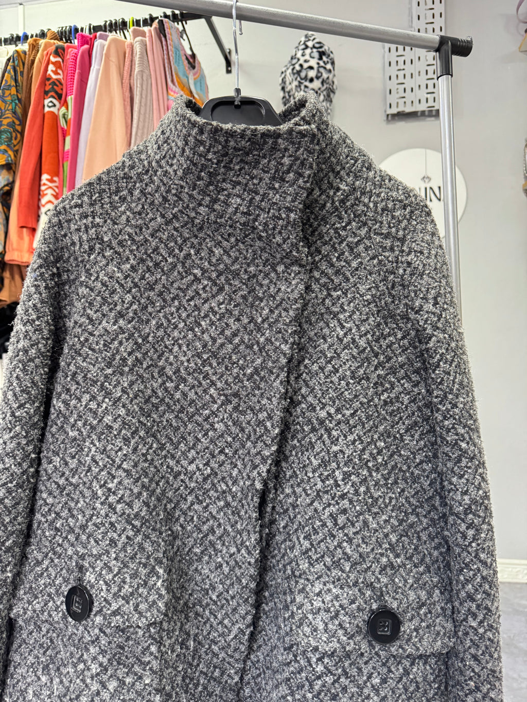 Tapado de paño gris con cuello