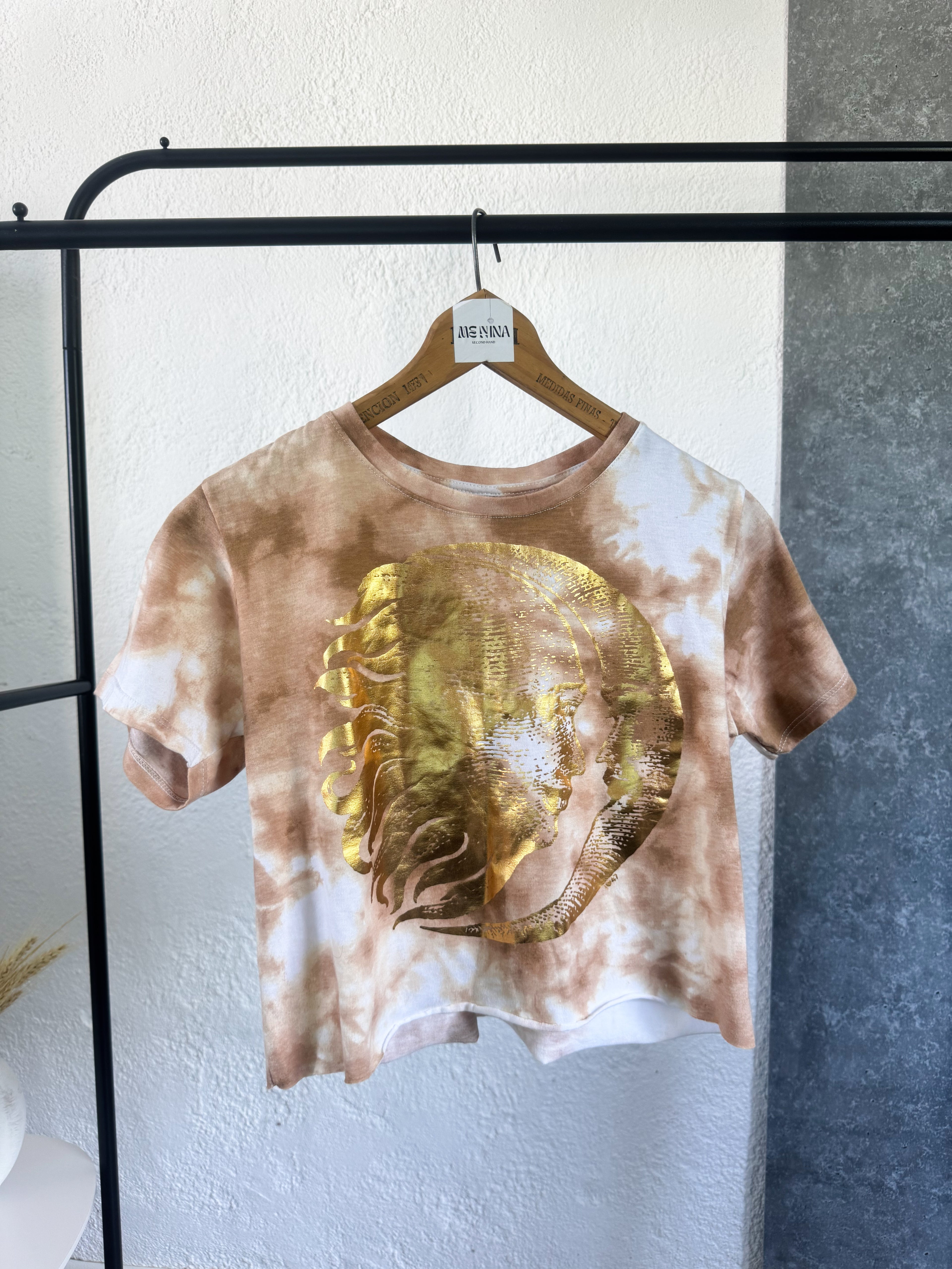 Remera marrón y blanca 47Street