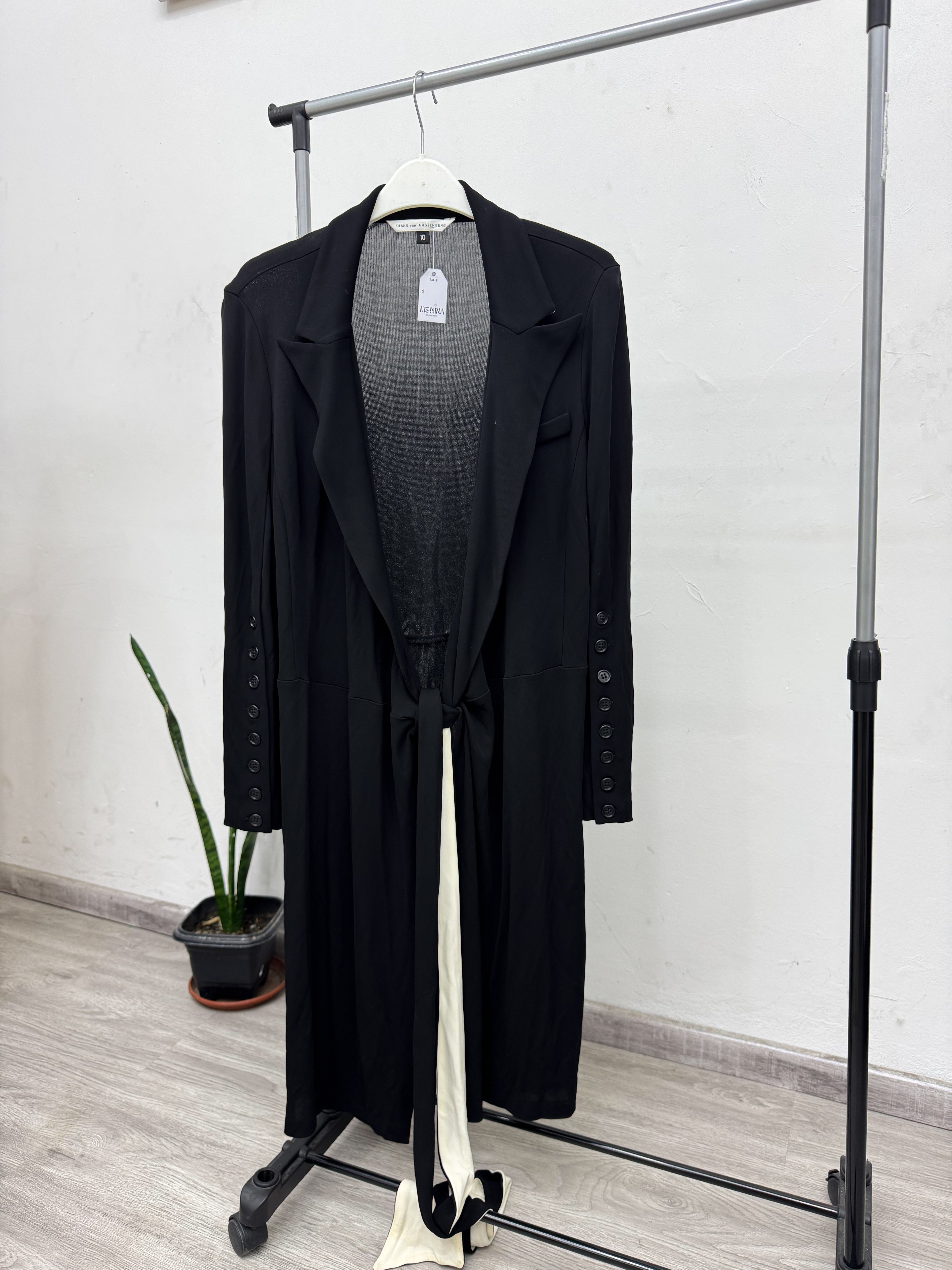 Blazer negro largo con lazo