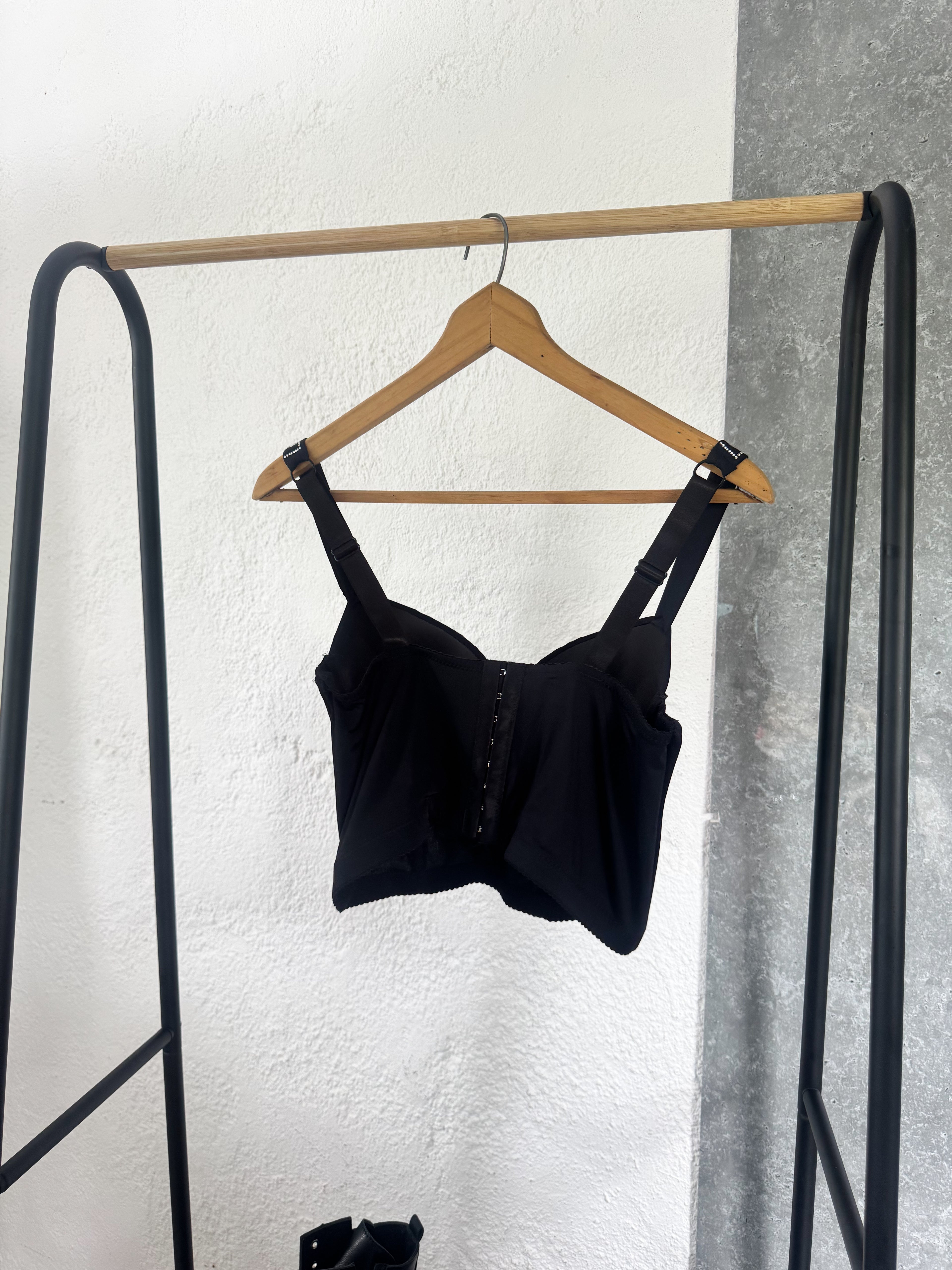 Top corset negro con push up