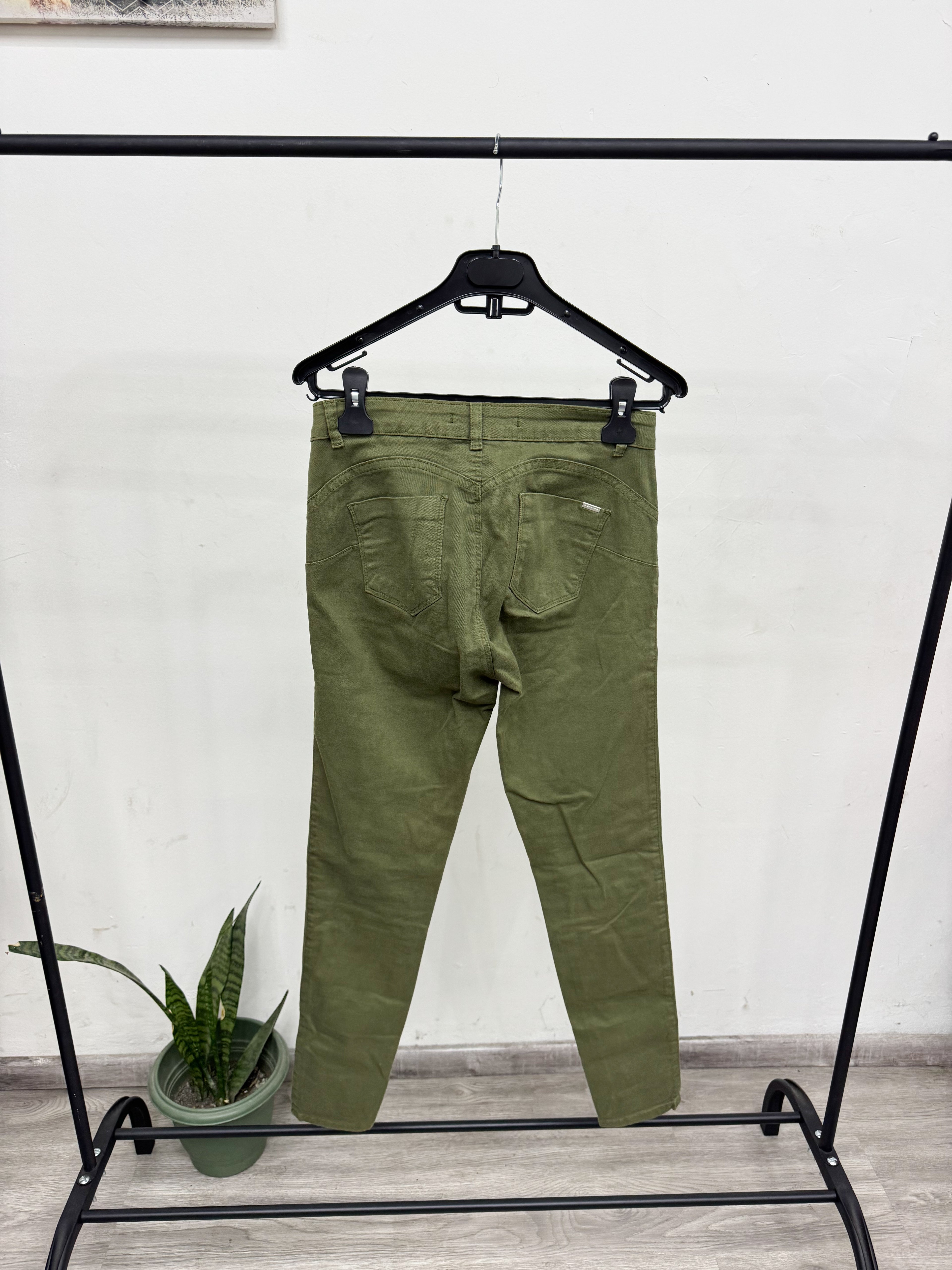 Pantalón verde talle 26/28