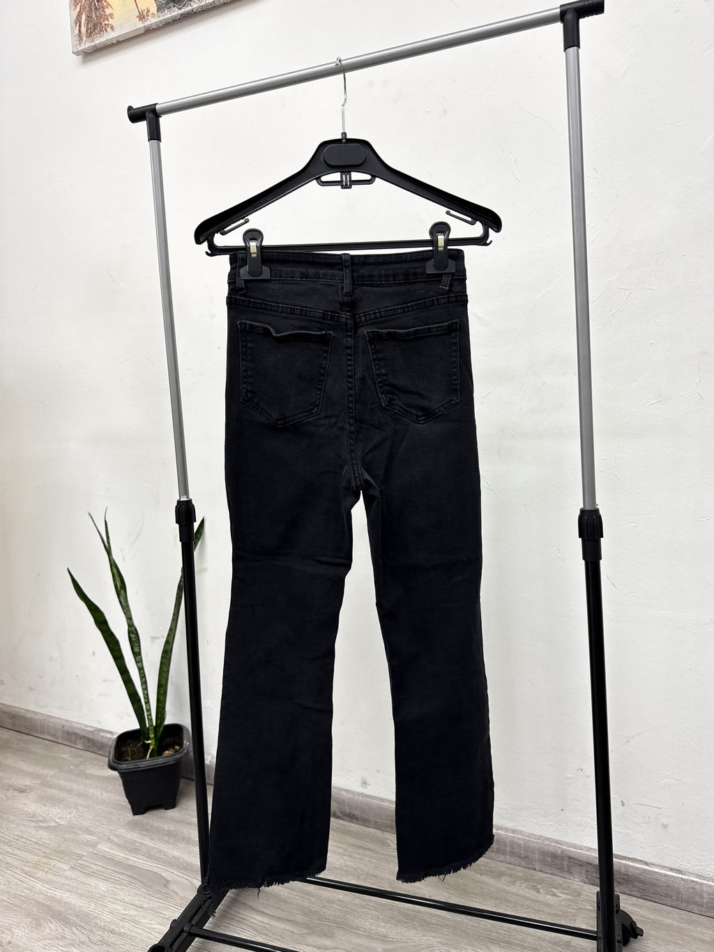 Jean negro ancho *con detalle