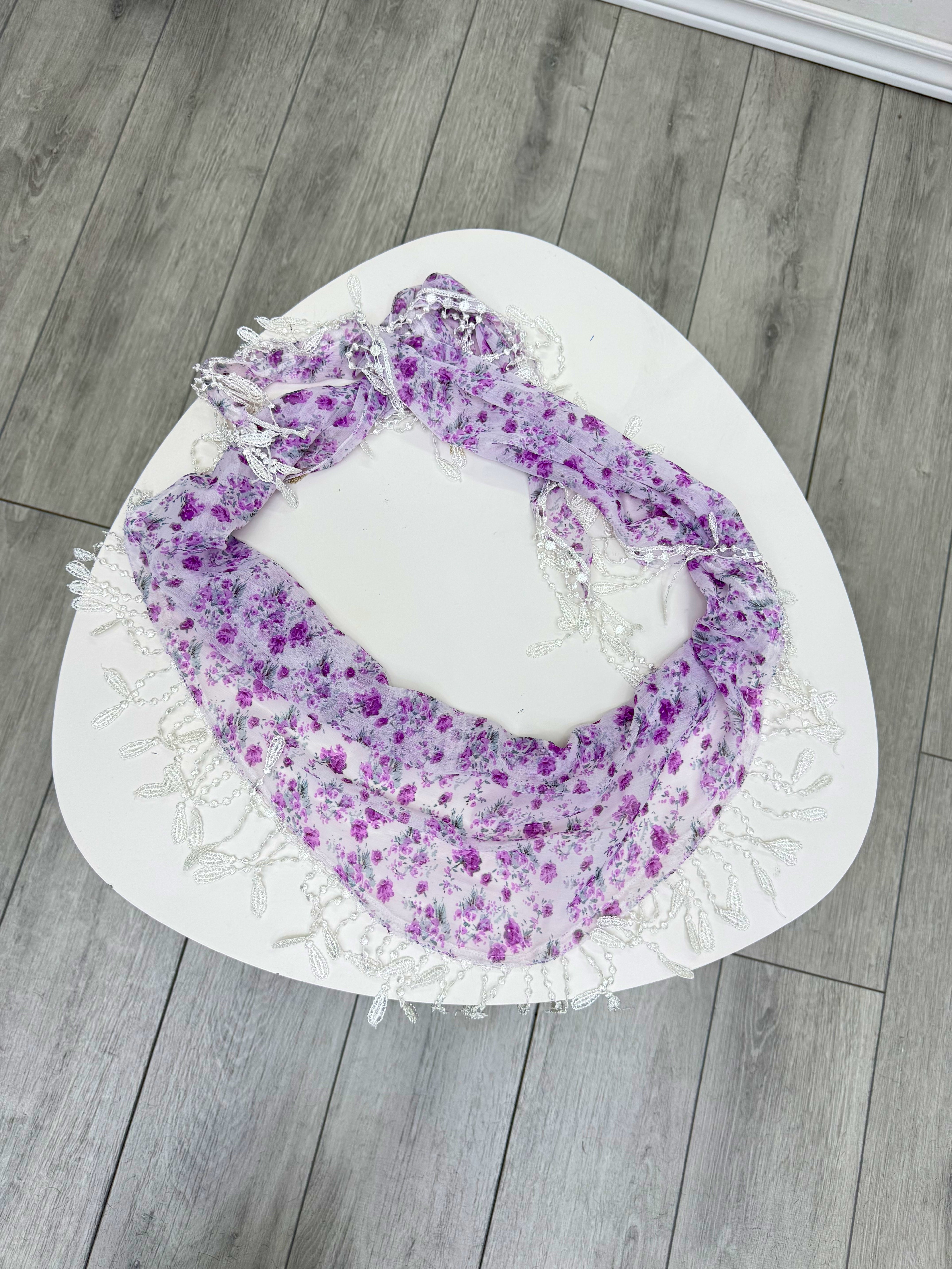 Chalina lila y blanco