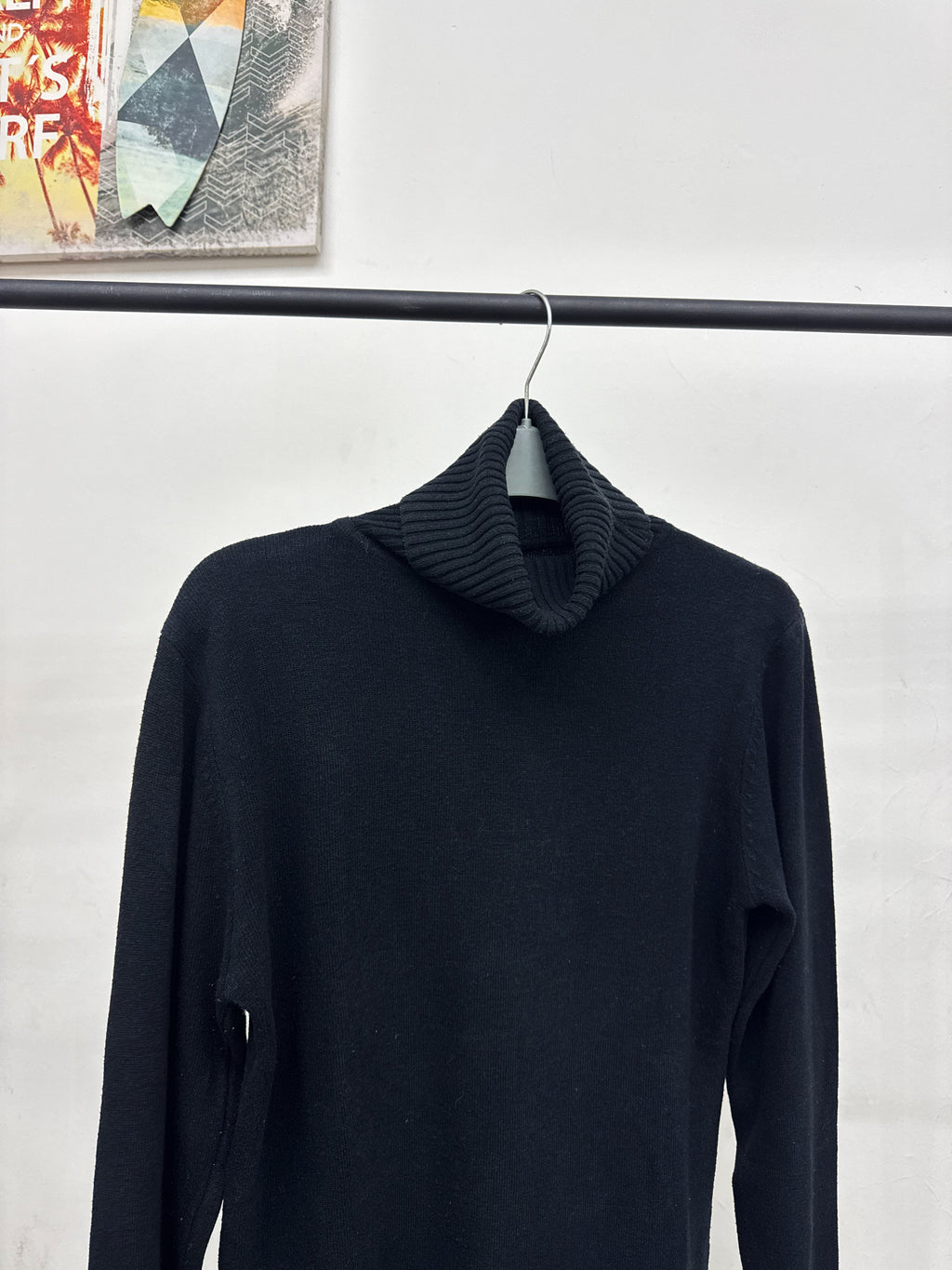 Polera negra básica