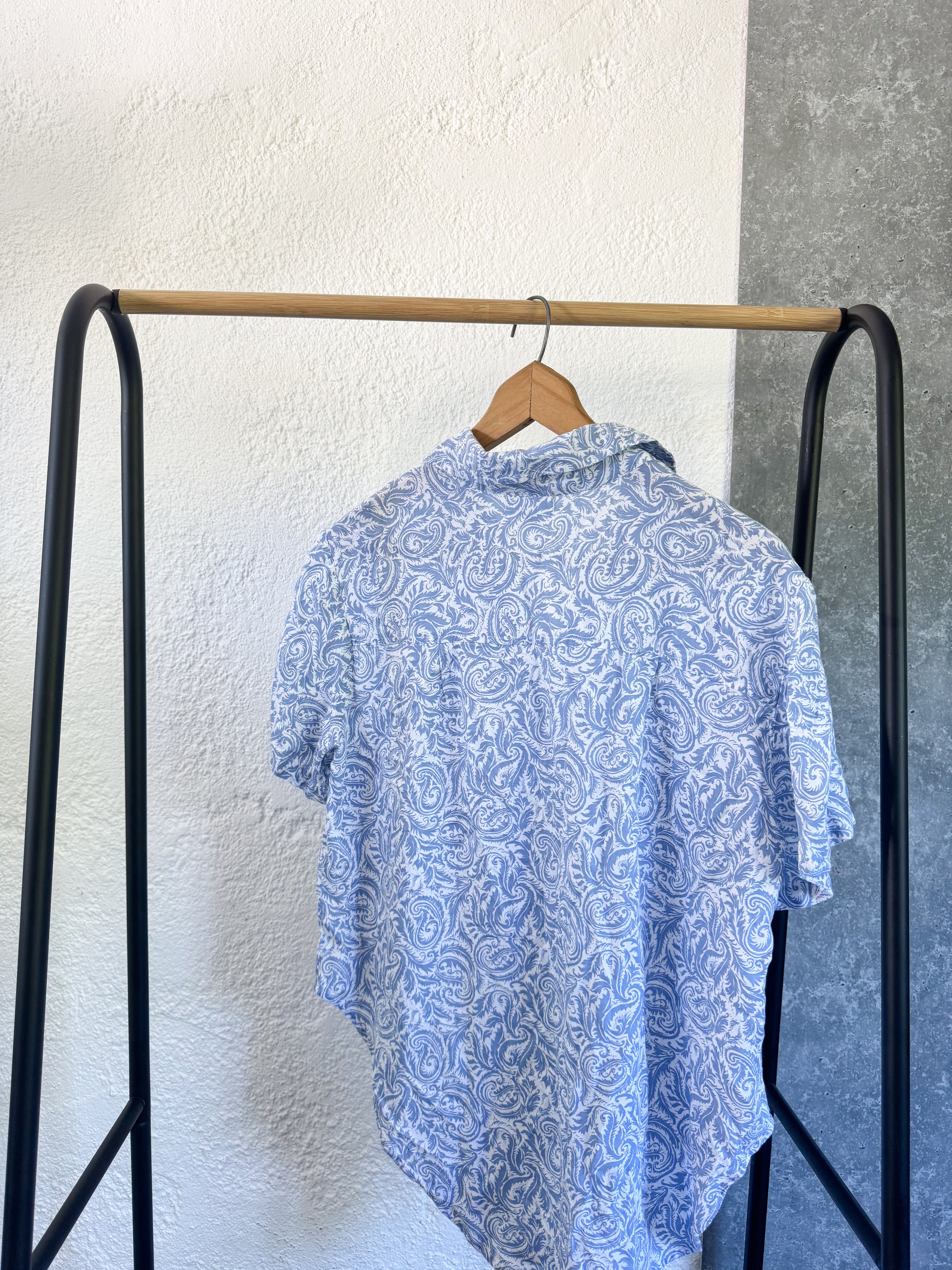 Camisa diseño celeste y blanco