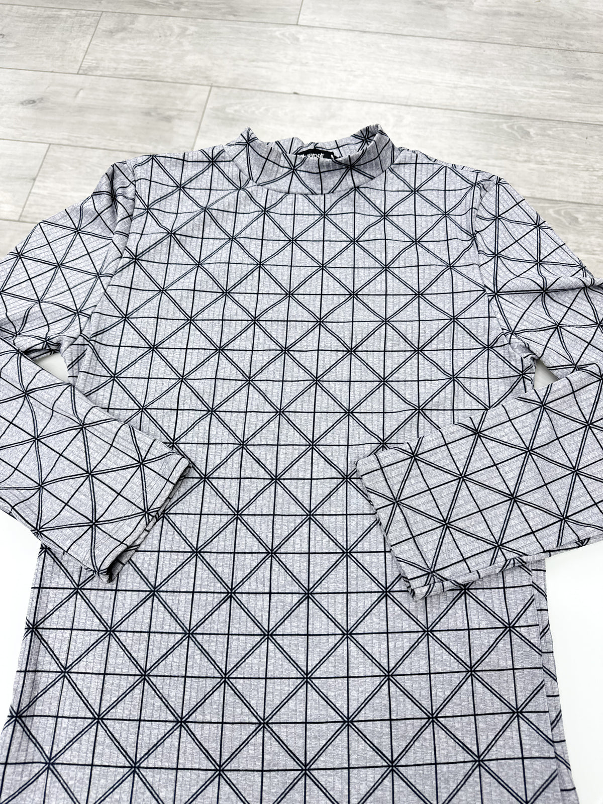 Remera gris manga larga talle M