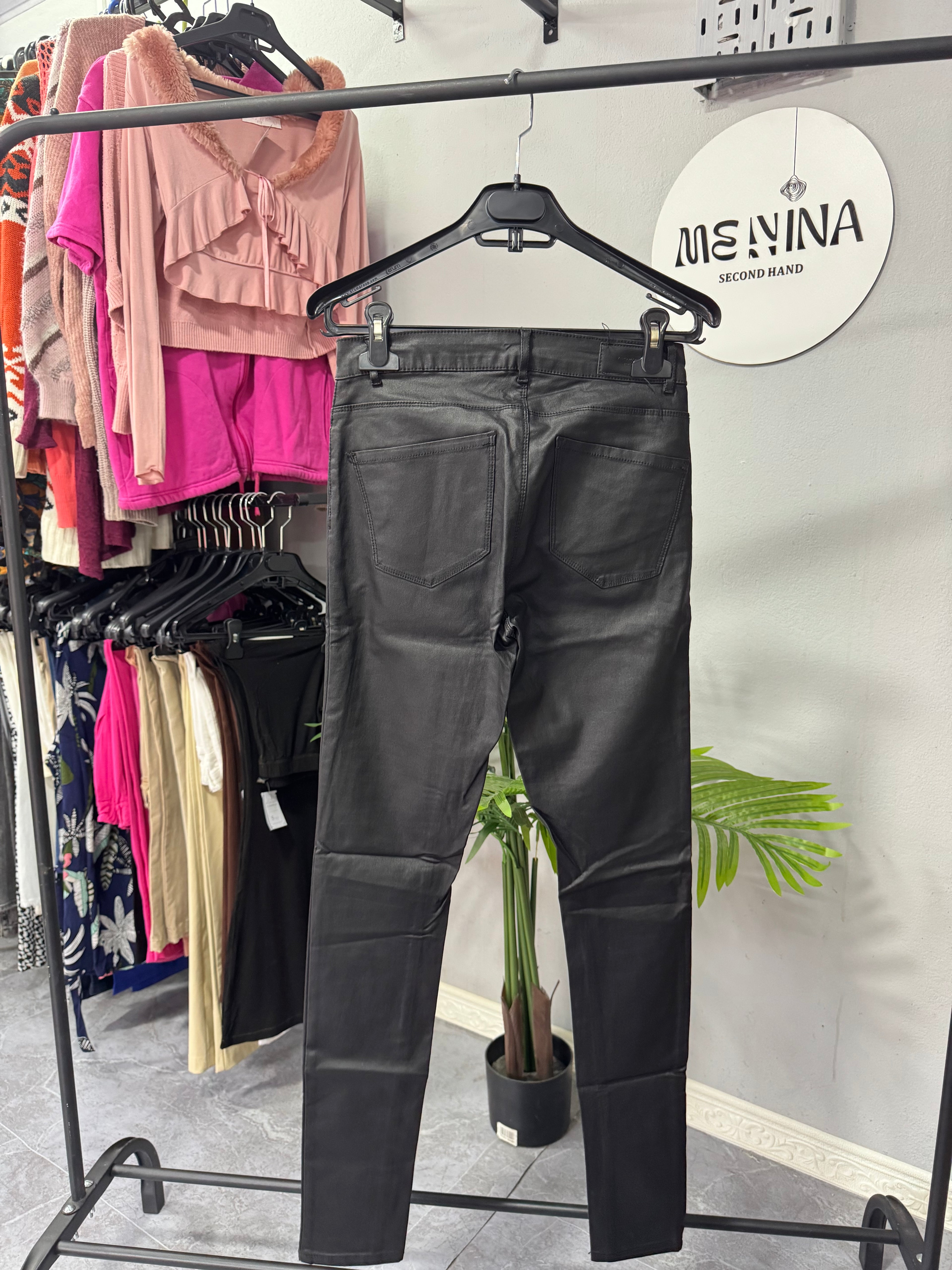 Pantalón eco cuero negro