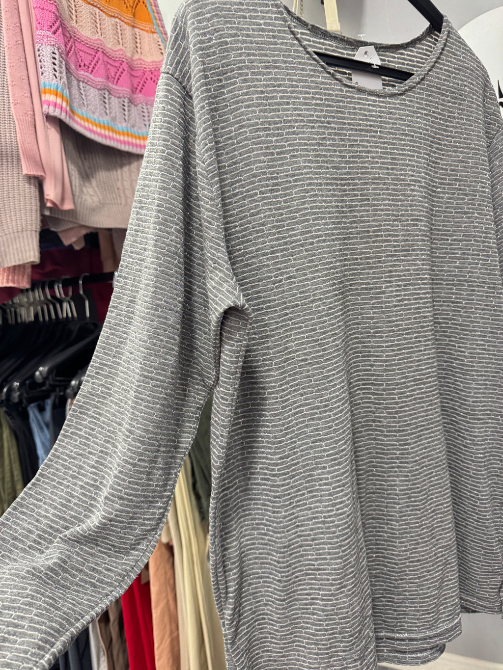 Remera manga larga gris con brillitos