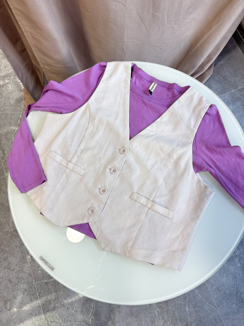 Chaleco formal beige tipo lino