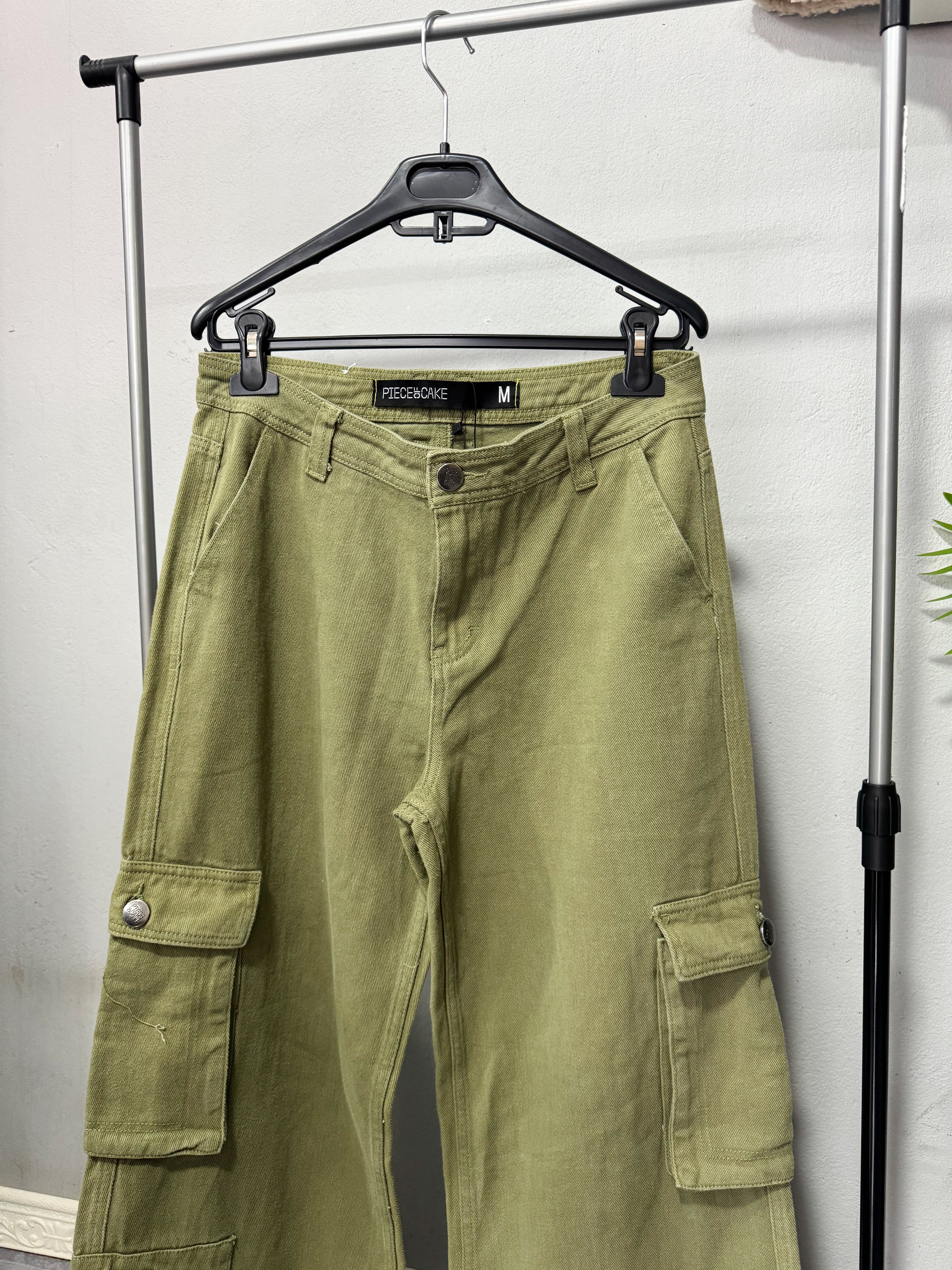 Pantalón cargo NUEVO verde
