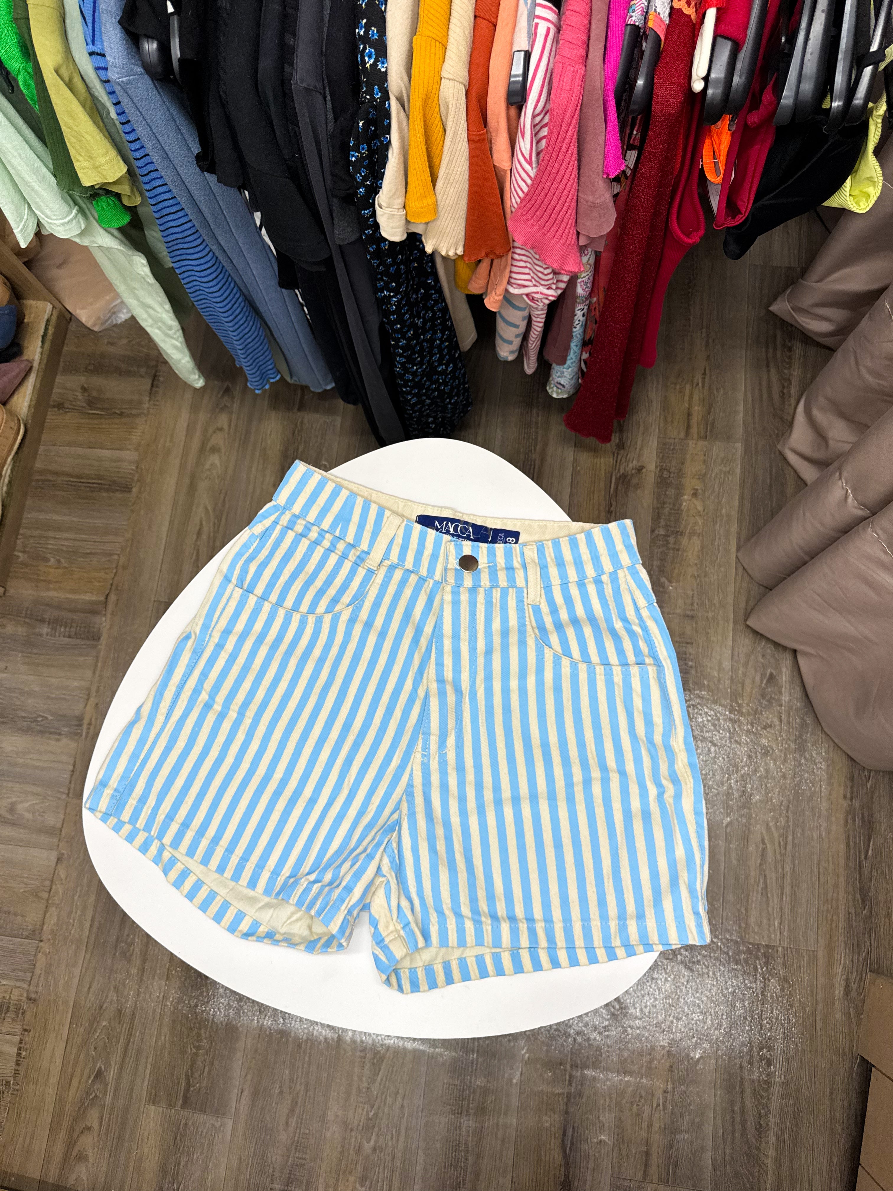 Short a rayas celestes