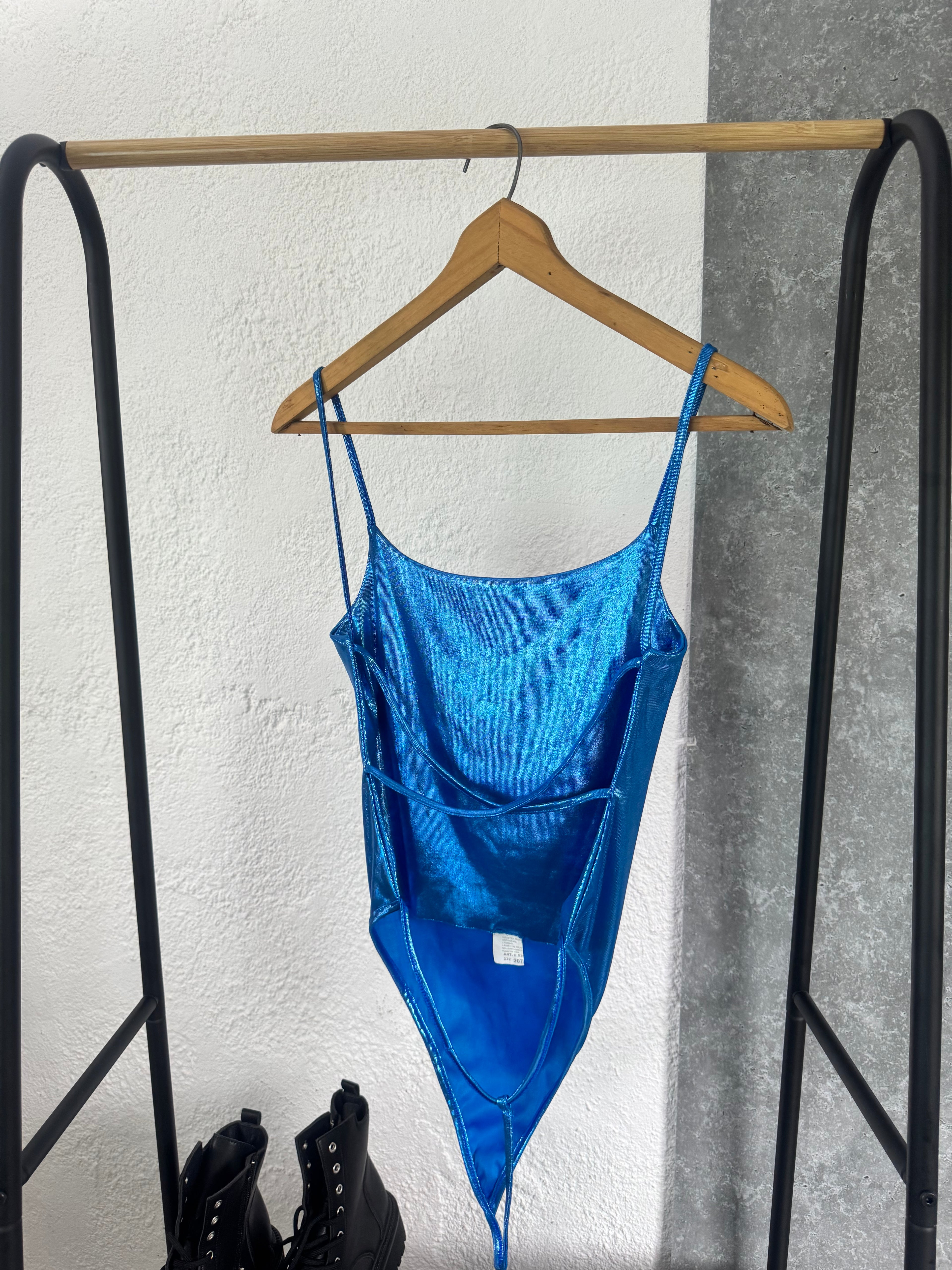 Body azul eléctrico, espalda abierta