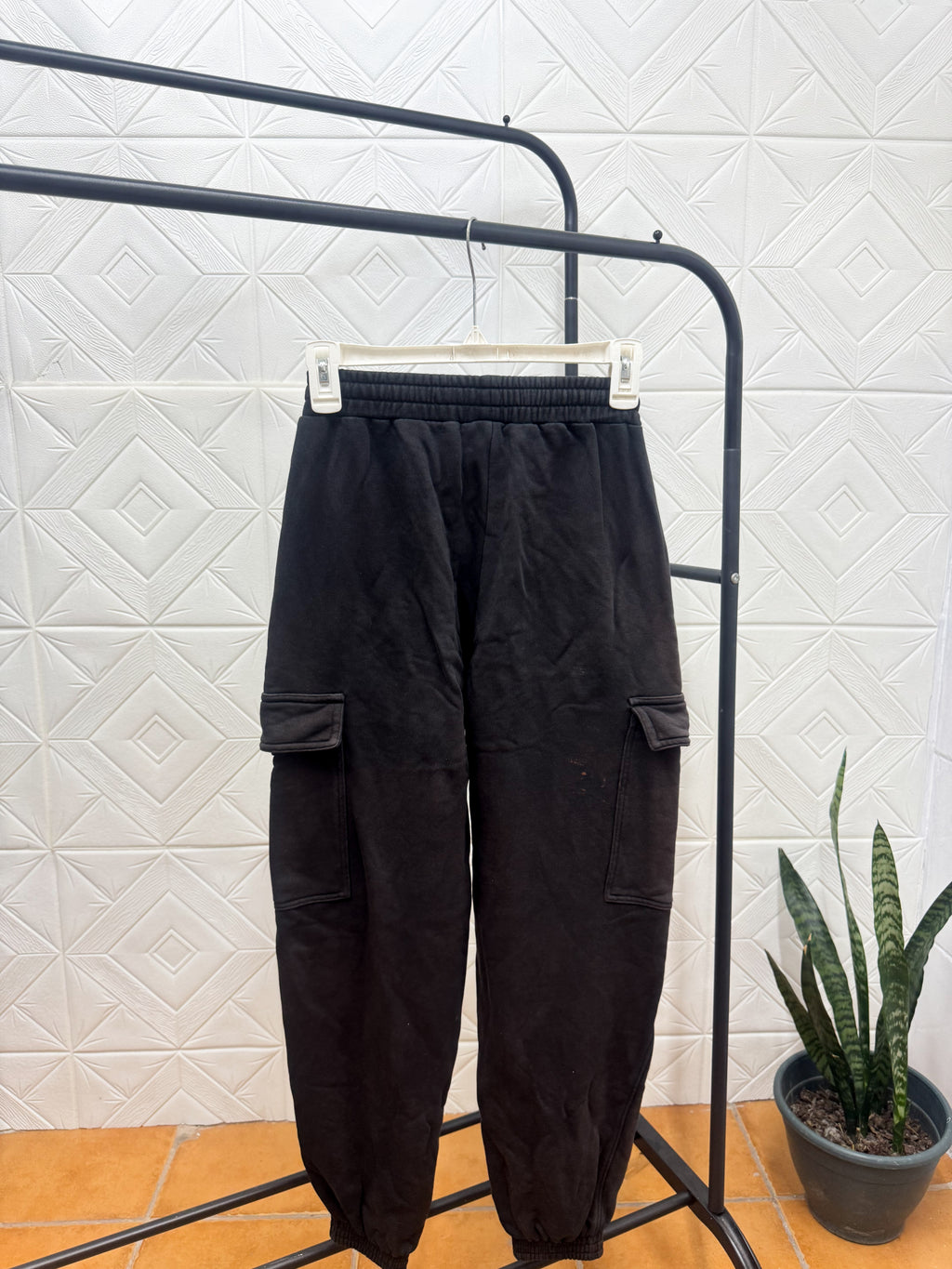 Deportivo cargo negro H&M *con detalle