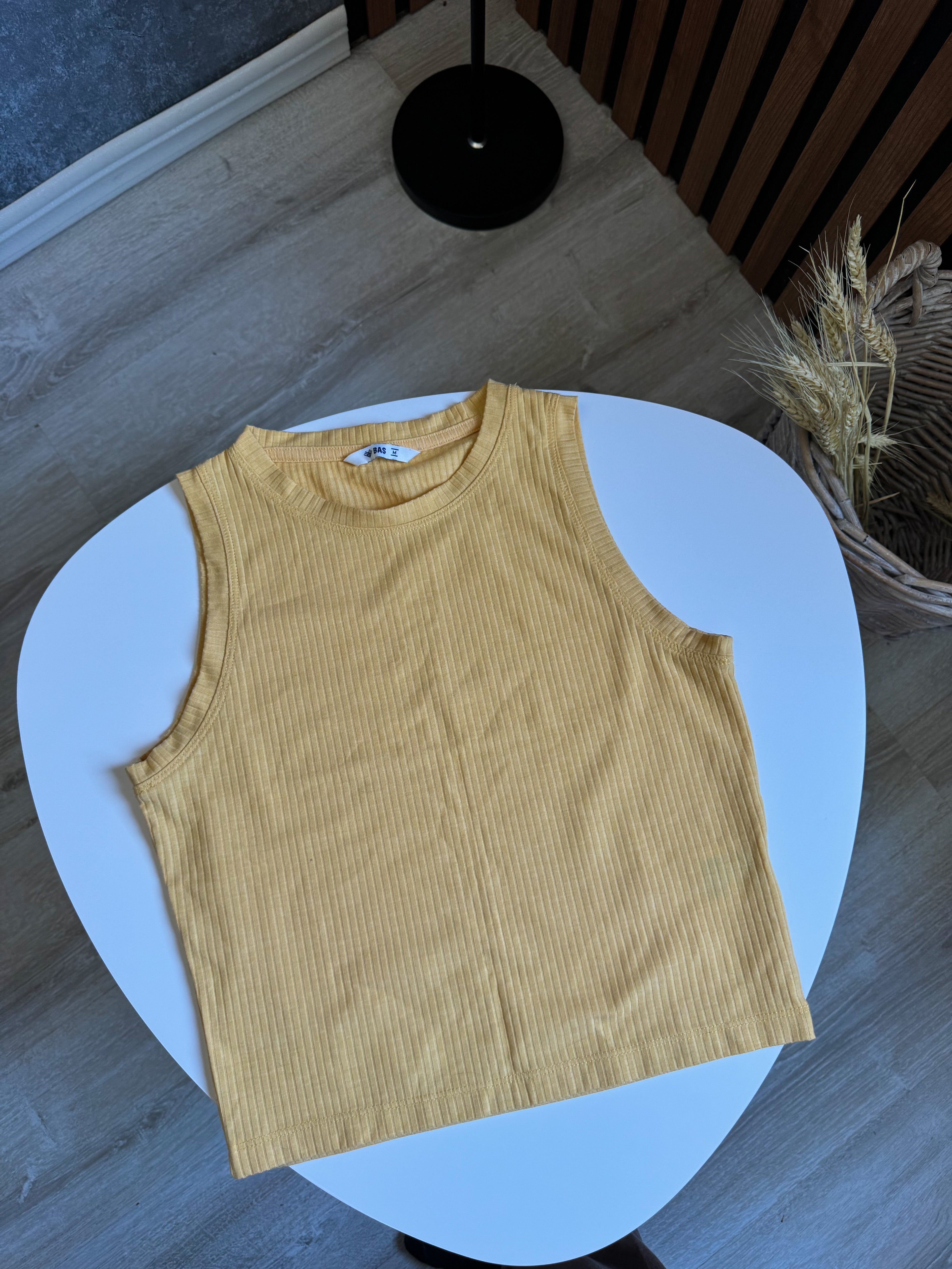 Musculosa/top amarilla talle M