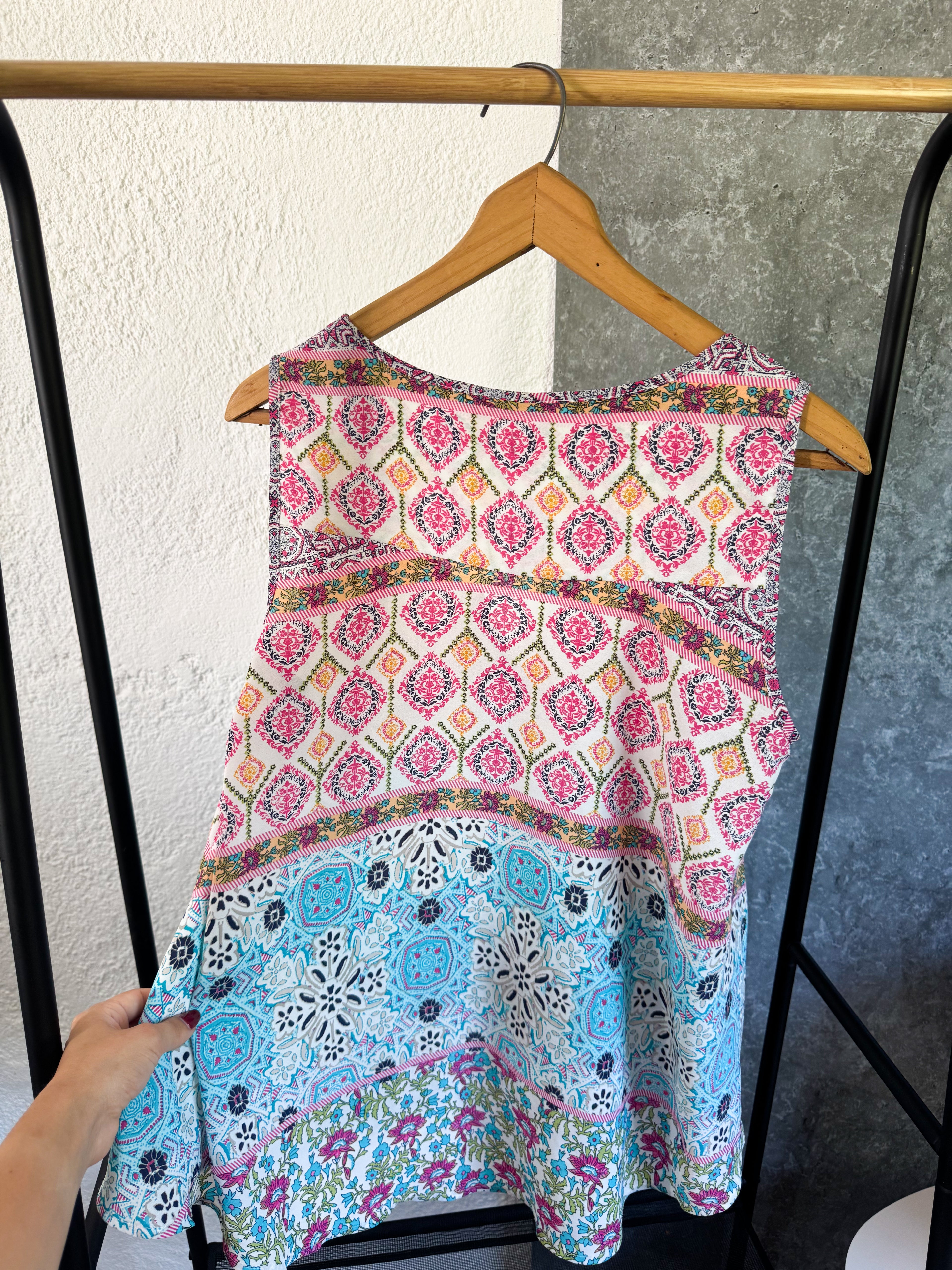 Blusa rosada con celeste