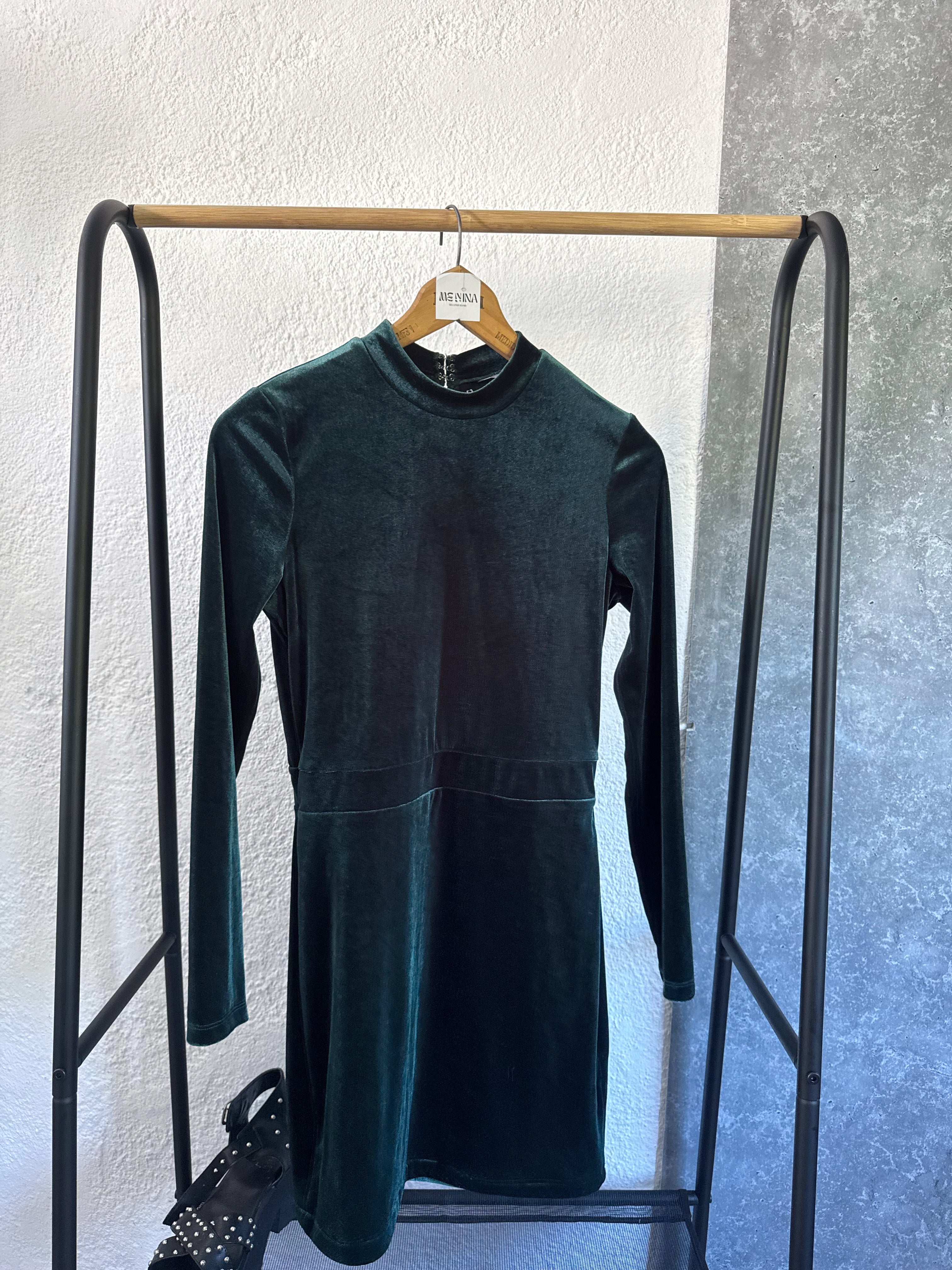 Vestido de terciopelo verde