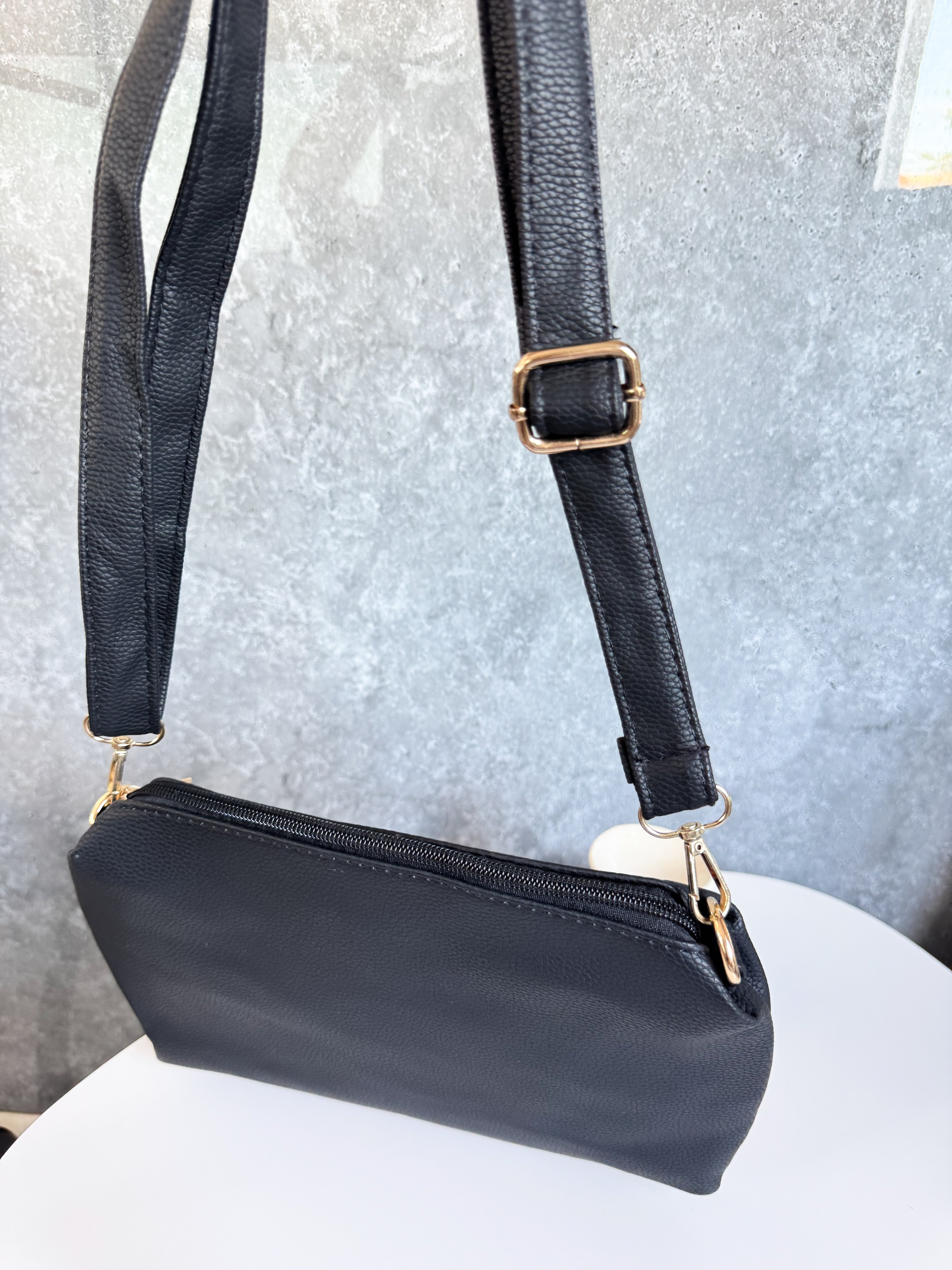 Cartera NUEVA negra eco cuero