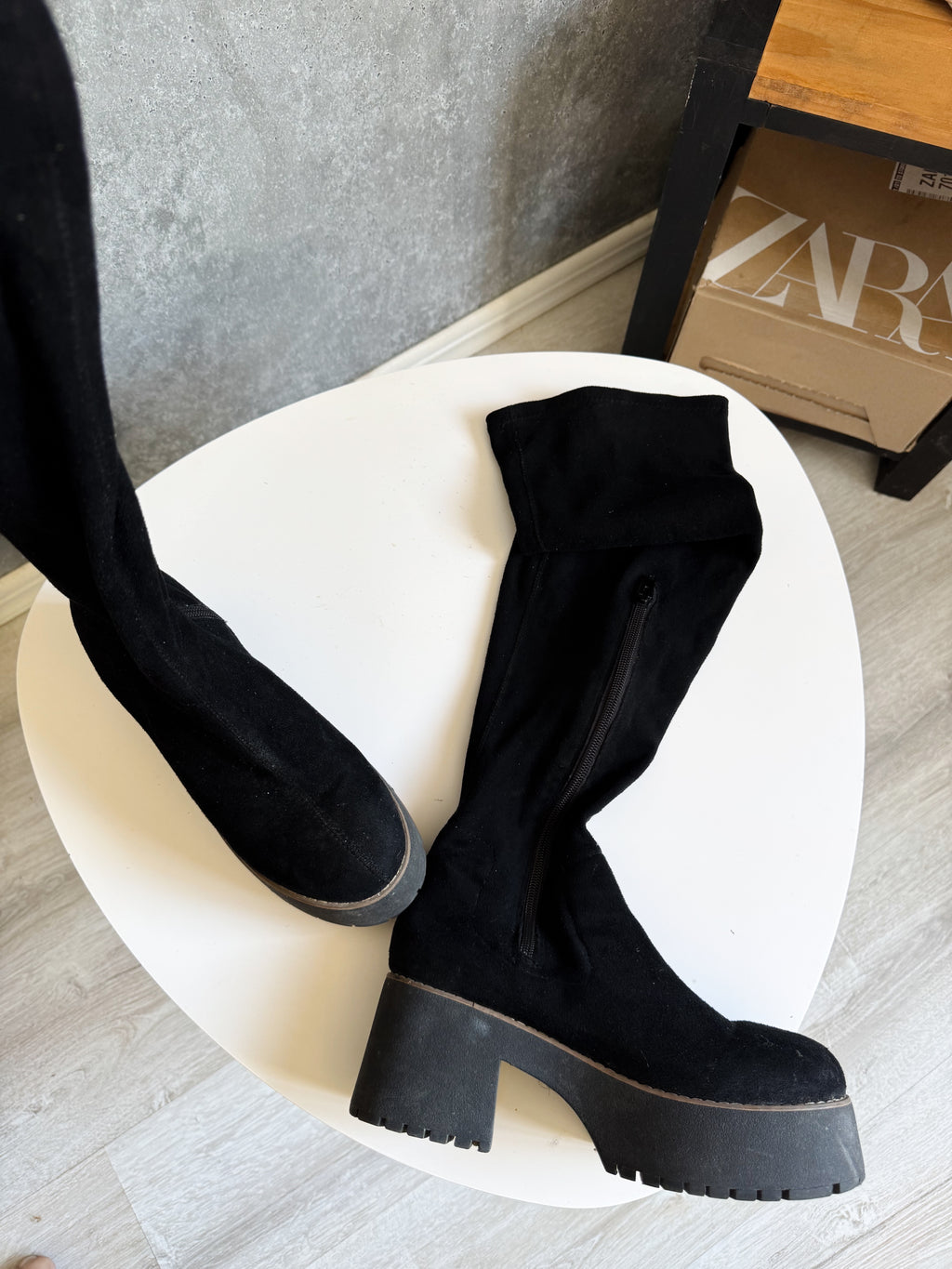 Botas bucaneras de gamuza