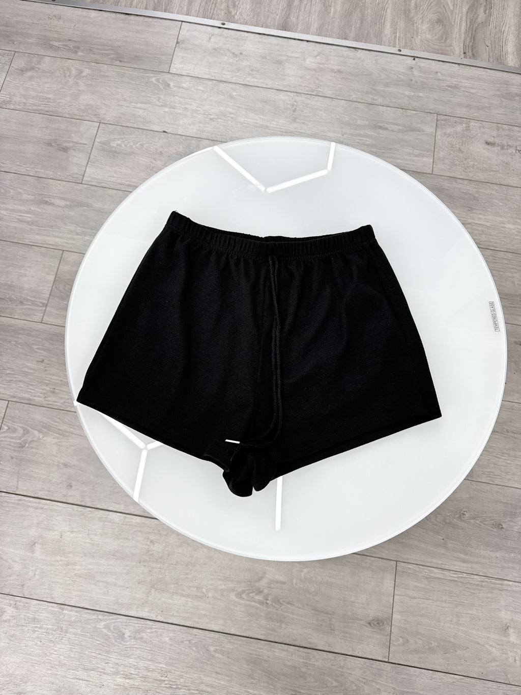 Short negro afelpado