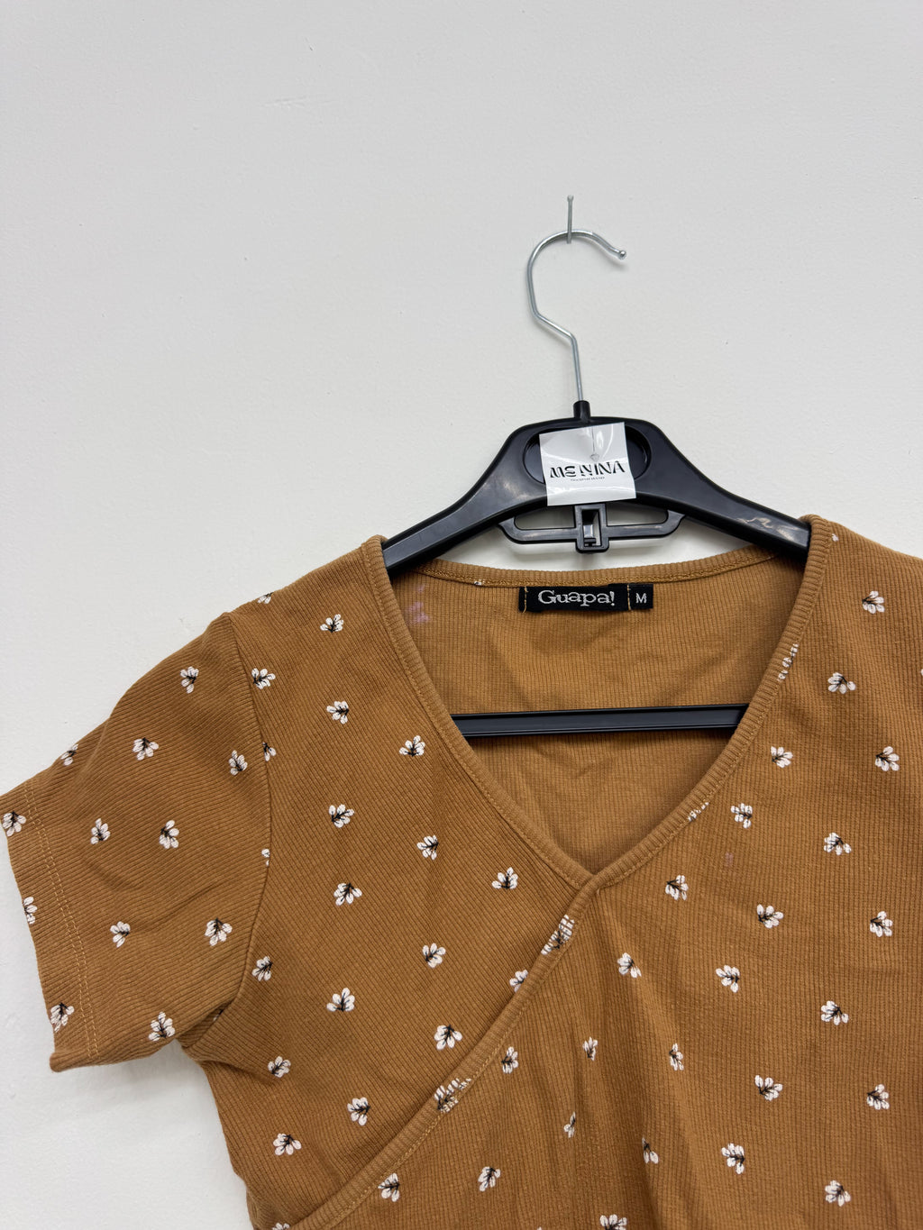 Top marrón de flores *con detalle mancha