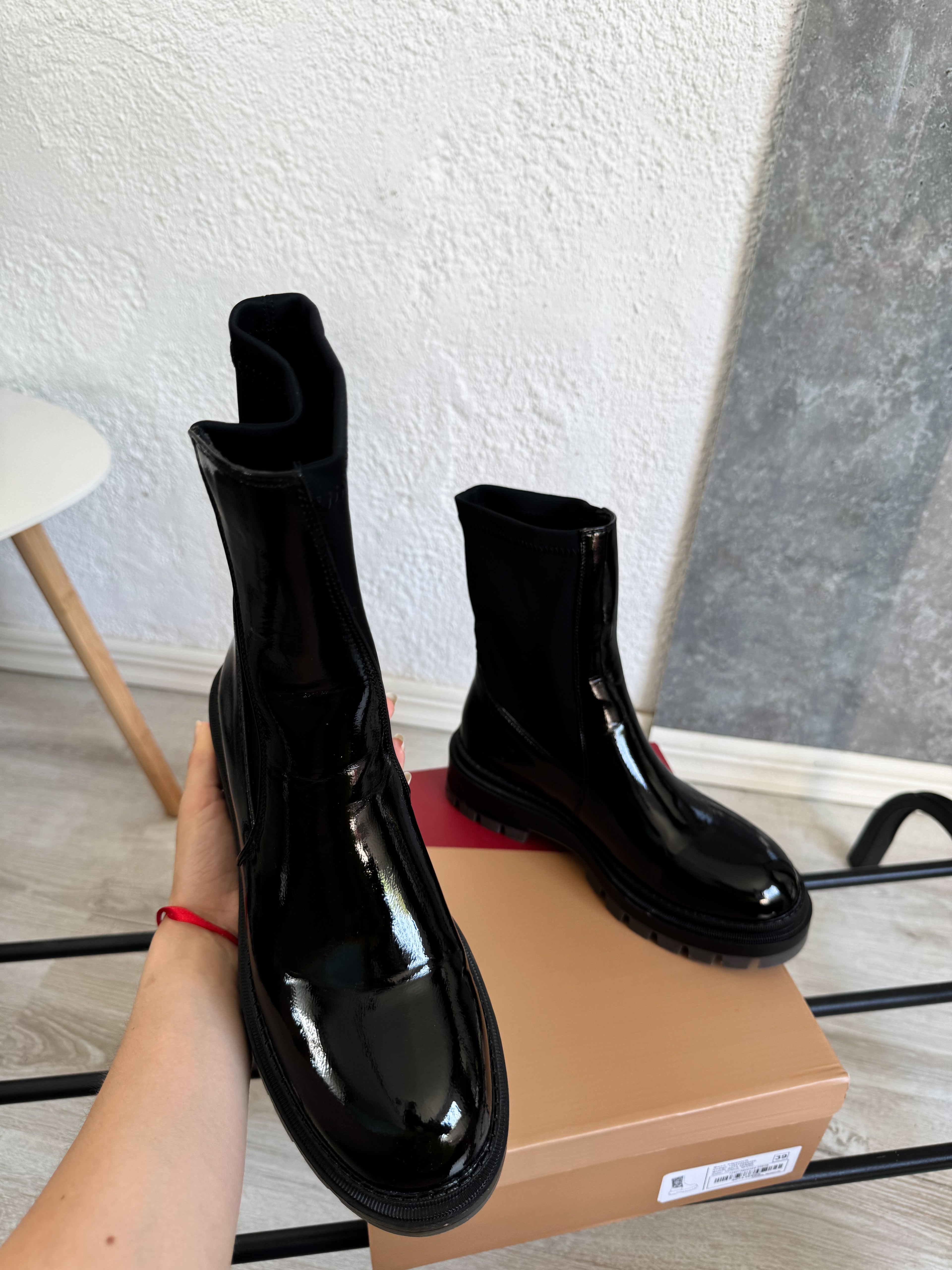 Botas negras NUEVAS en caja