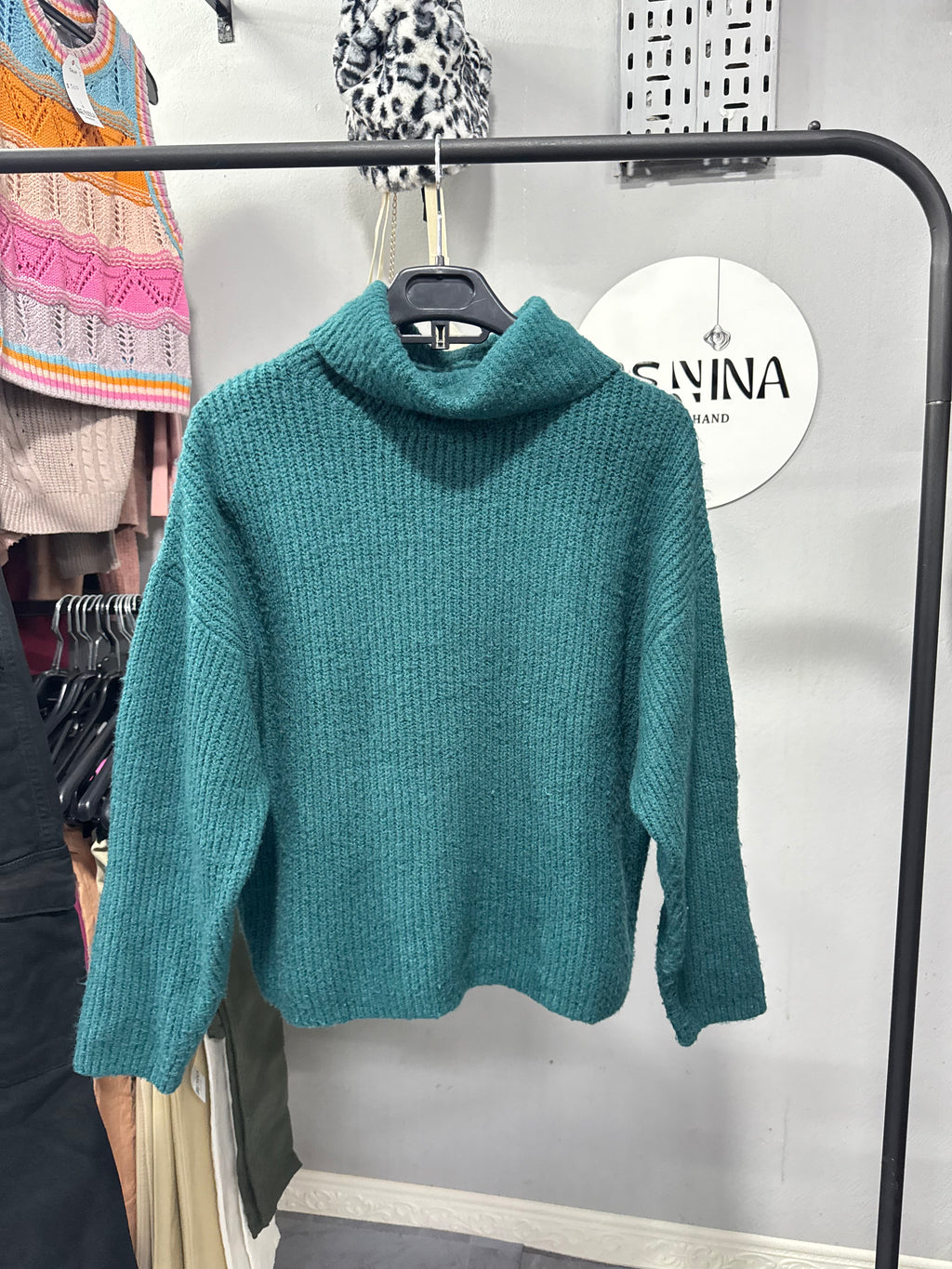Polera verde petróleo
