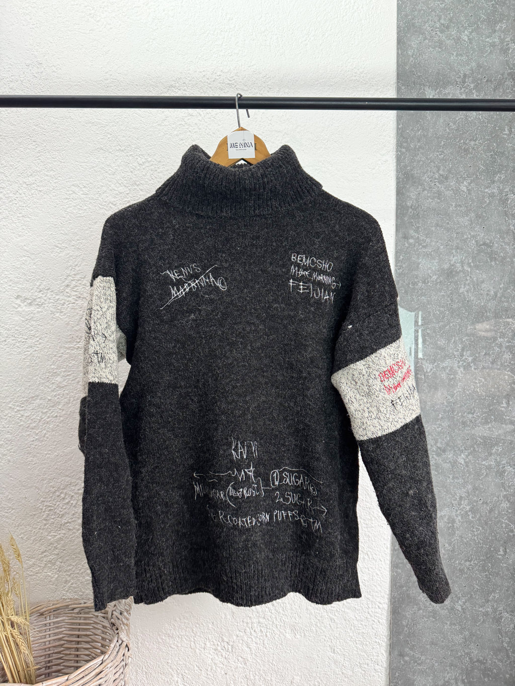 Polera gris con diseño