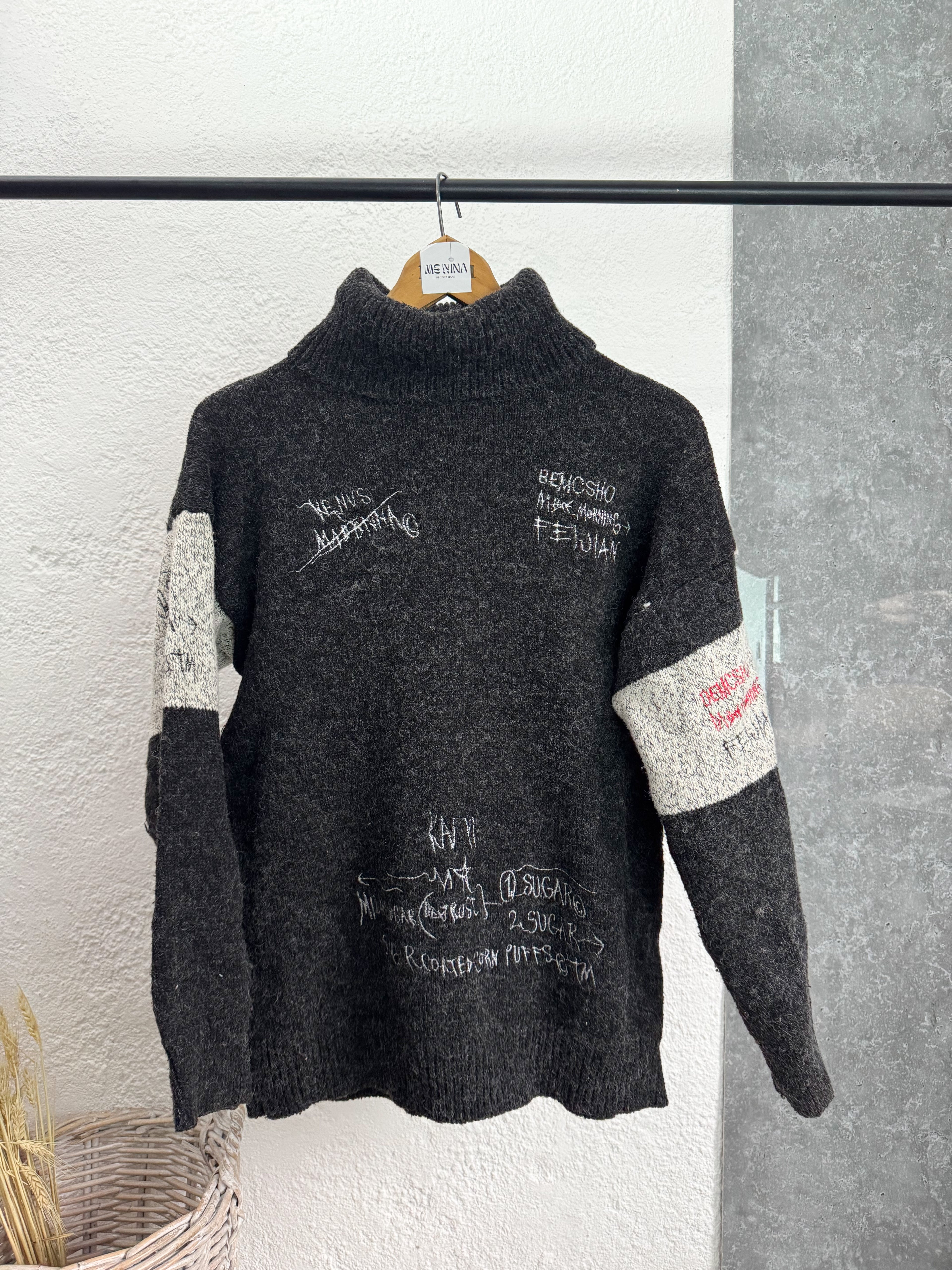 Polera gris con diseño