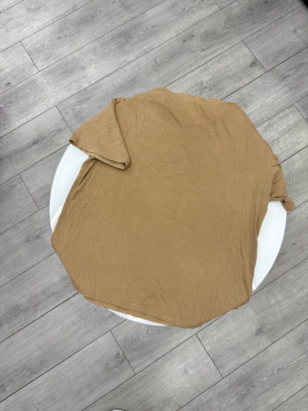 Remera ESSENTIAL marrón talle L
