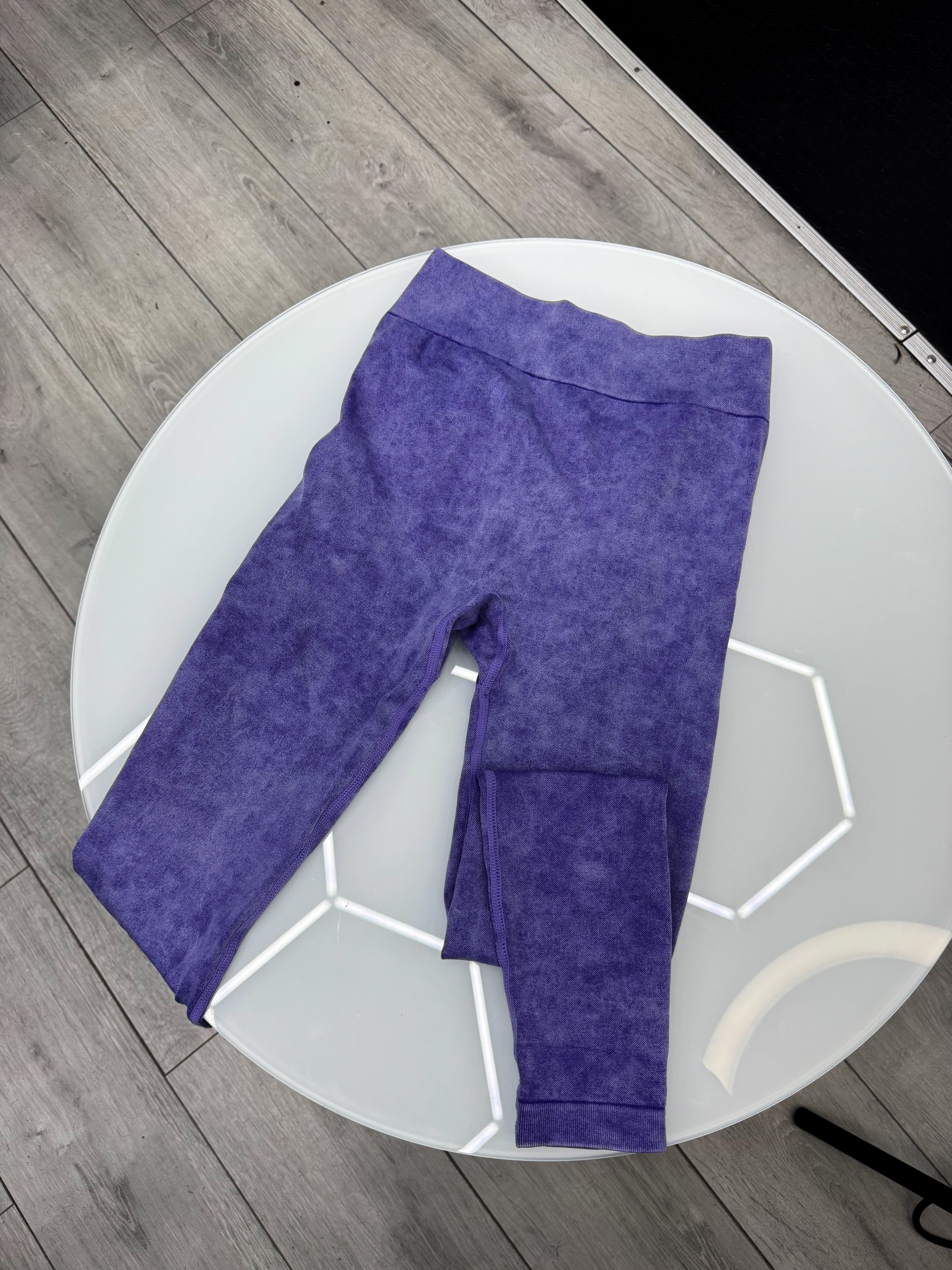Calza violeta jaspeada levanta cola
