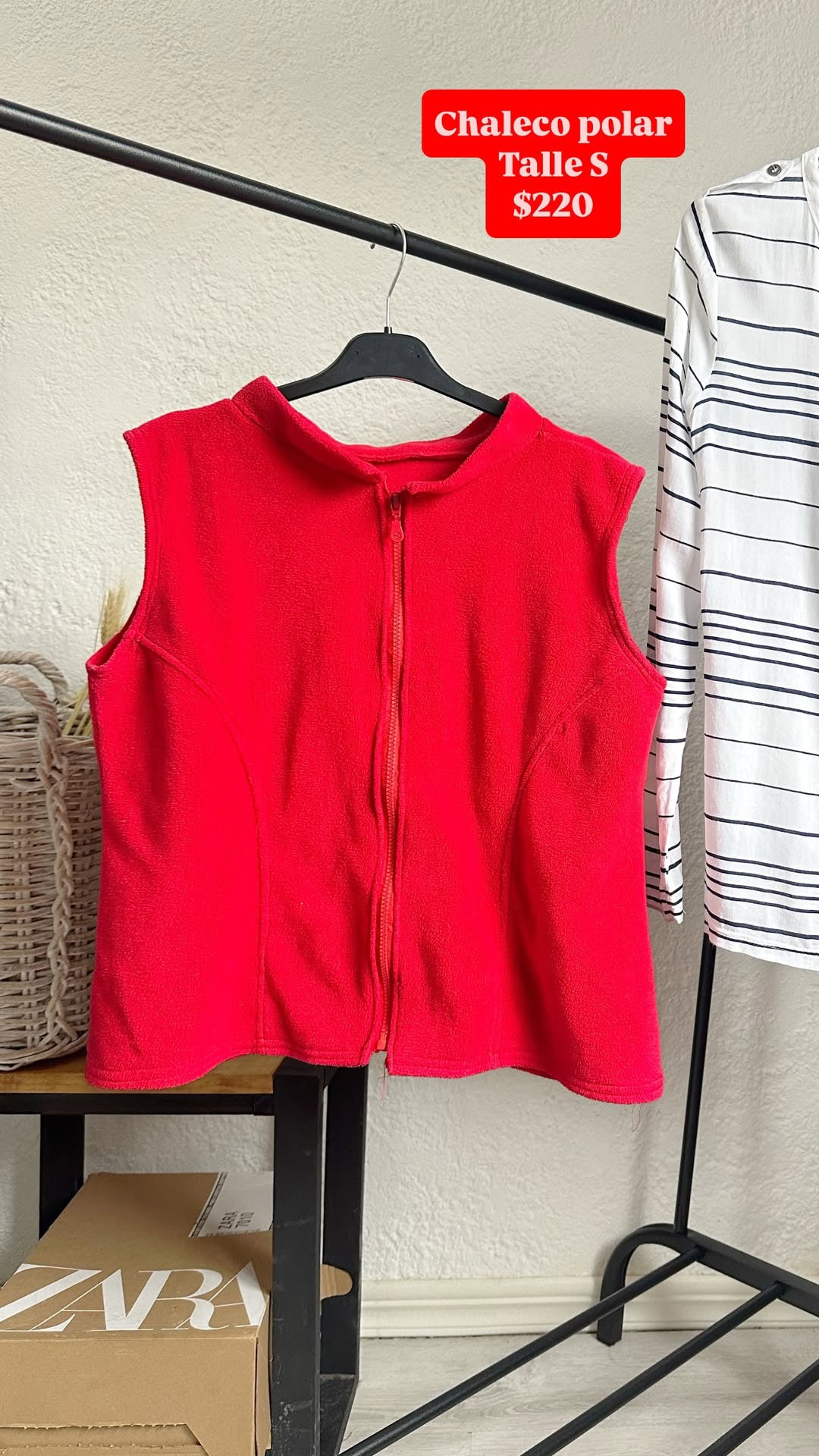 Chaleco polar rojo,  talle S