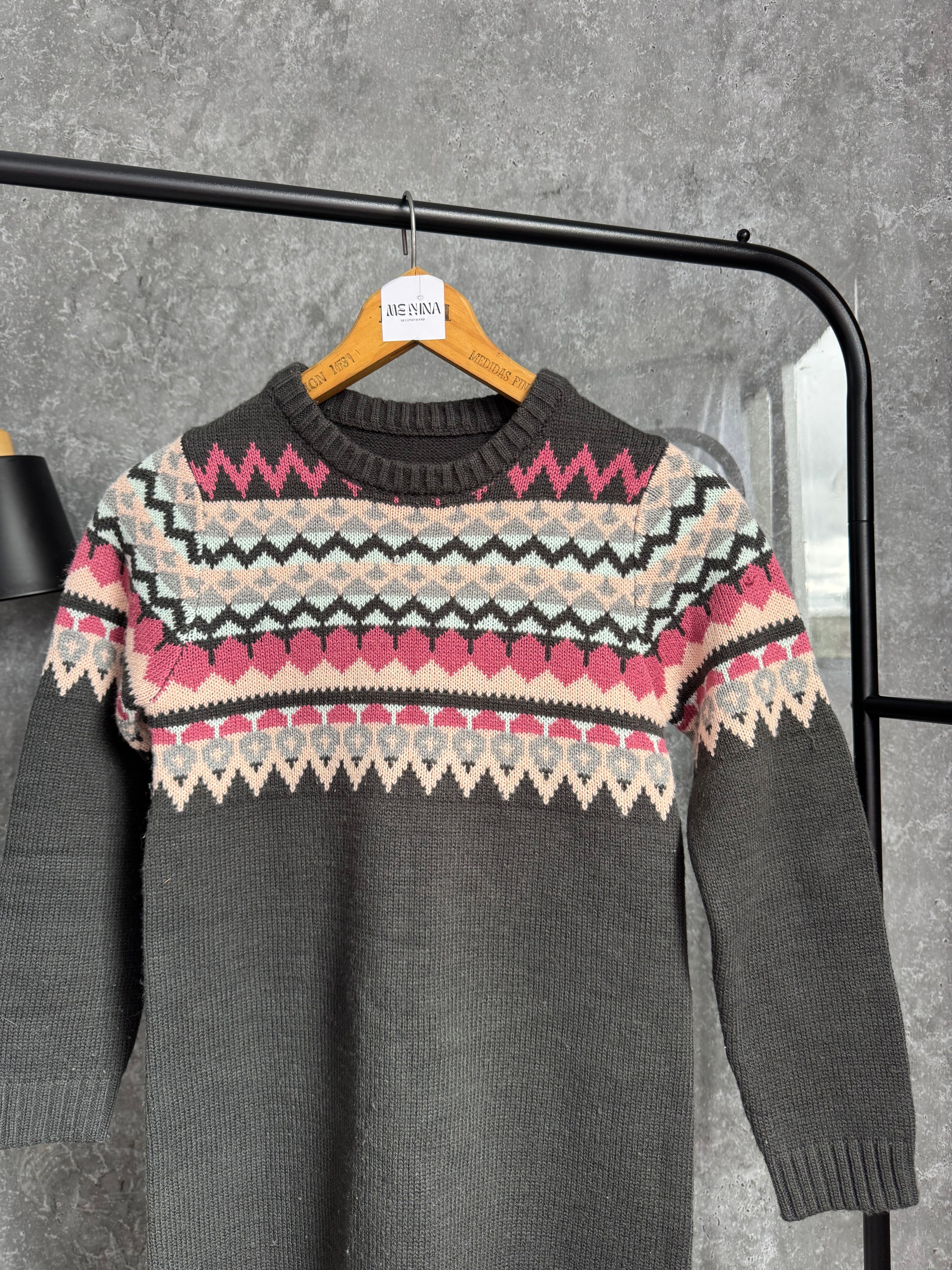 Buzo larguito gris con diseño