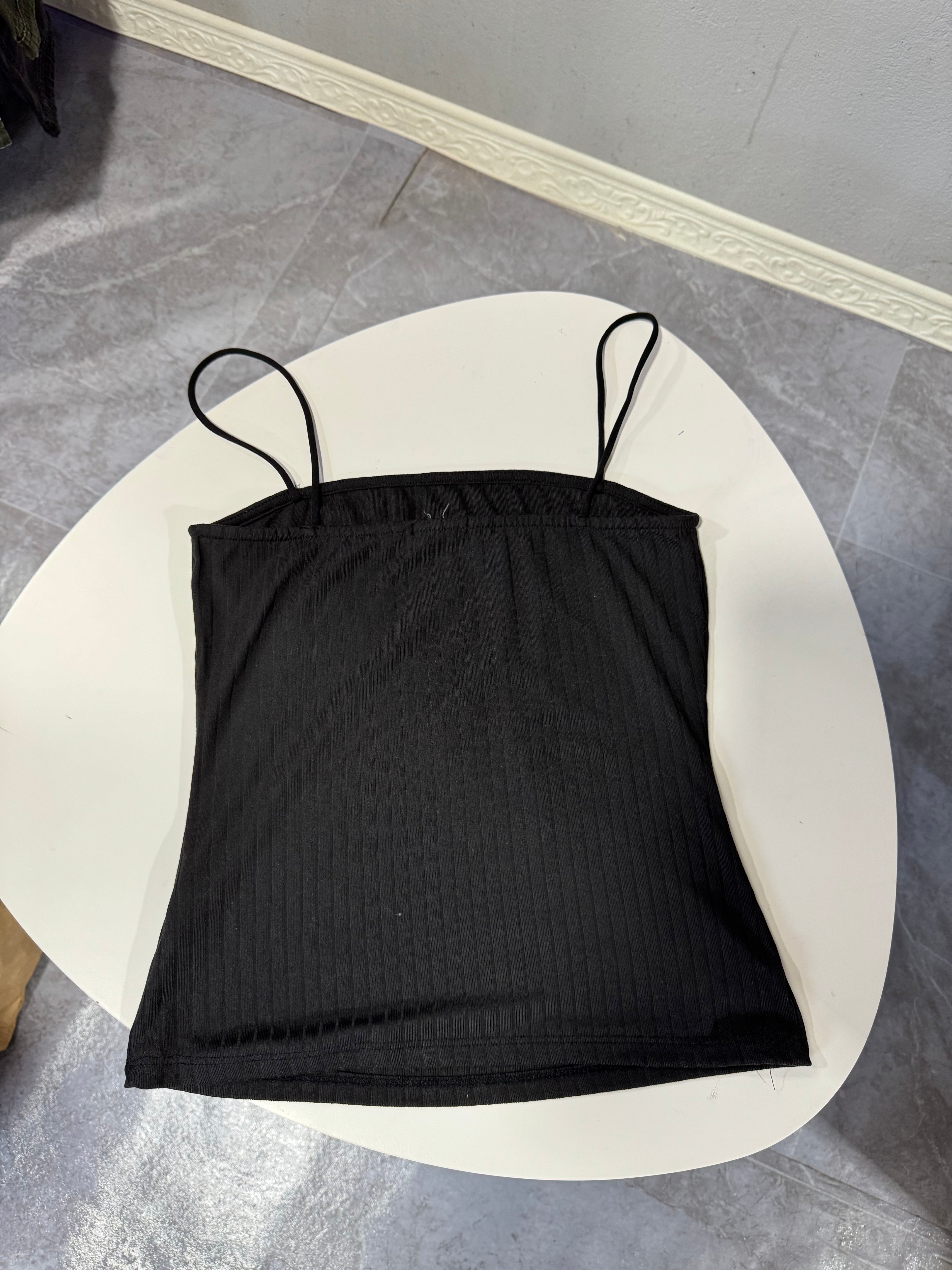 Musculosa negra básica