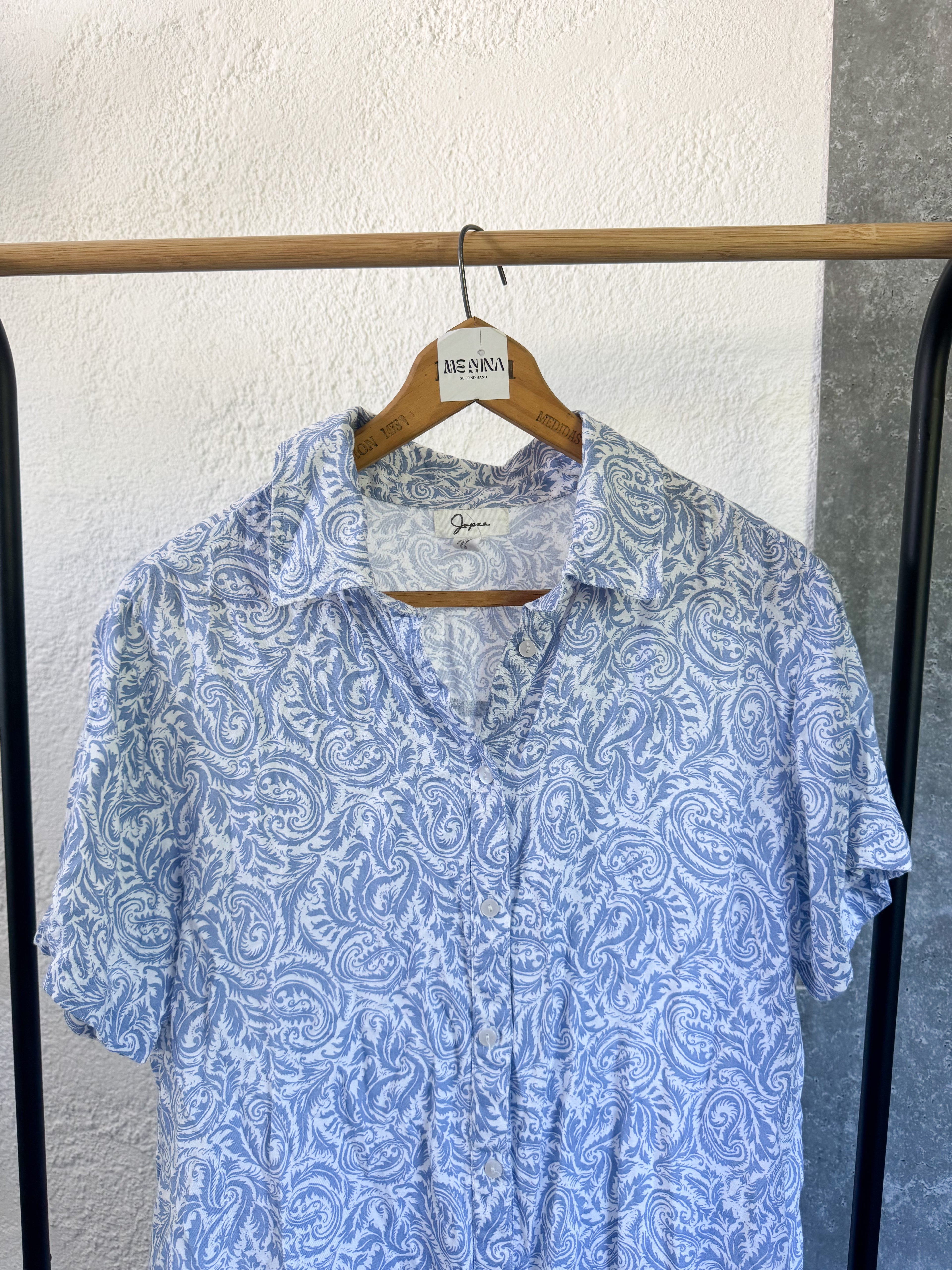 Camisa diseño celeste y blanco